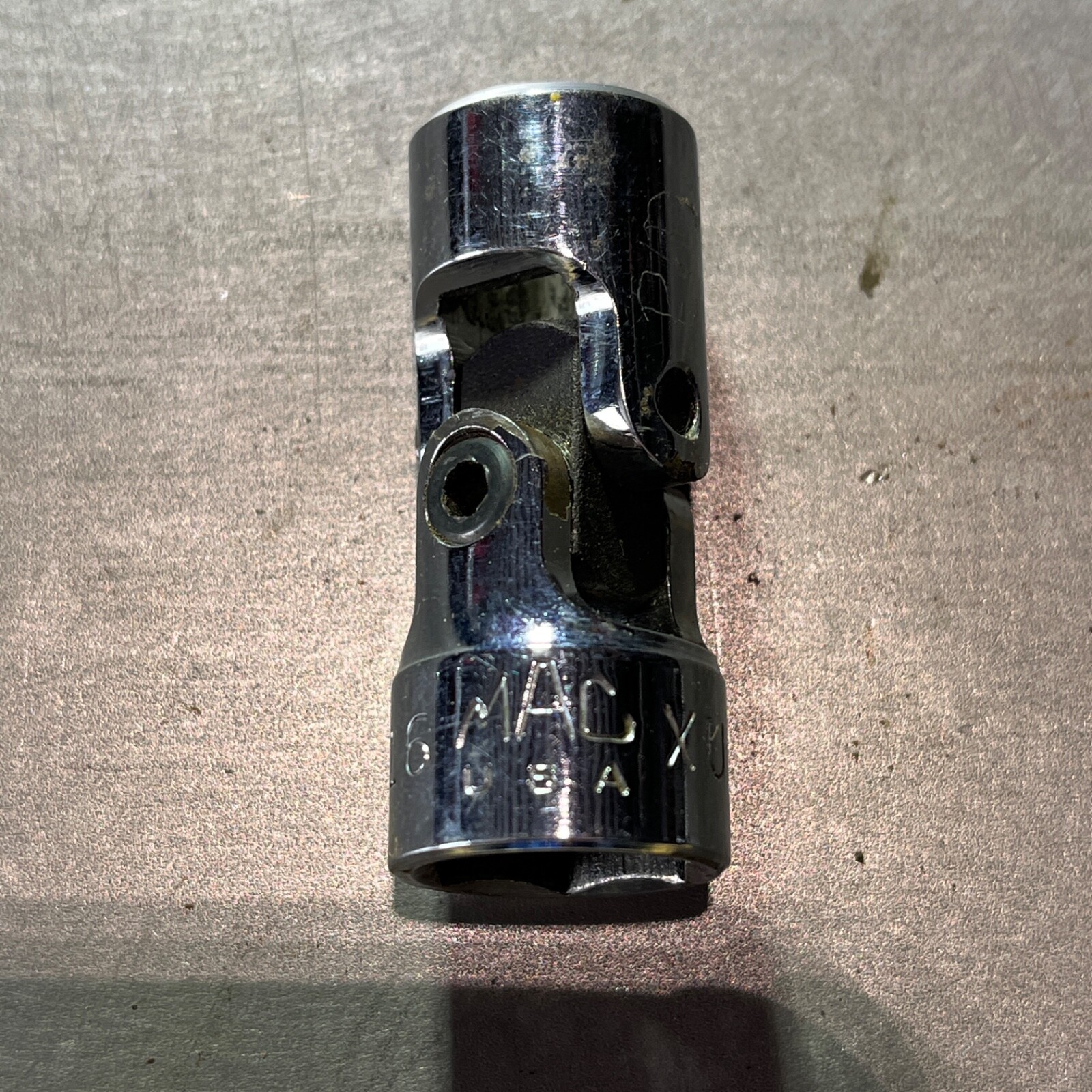 Mac Tools 3/8″ Drive 9/16″ 6pt Universal Flex Swivel Socket XU186