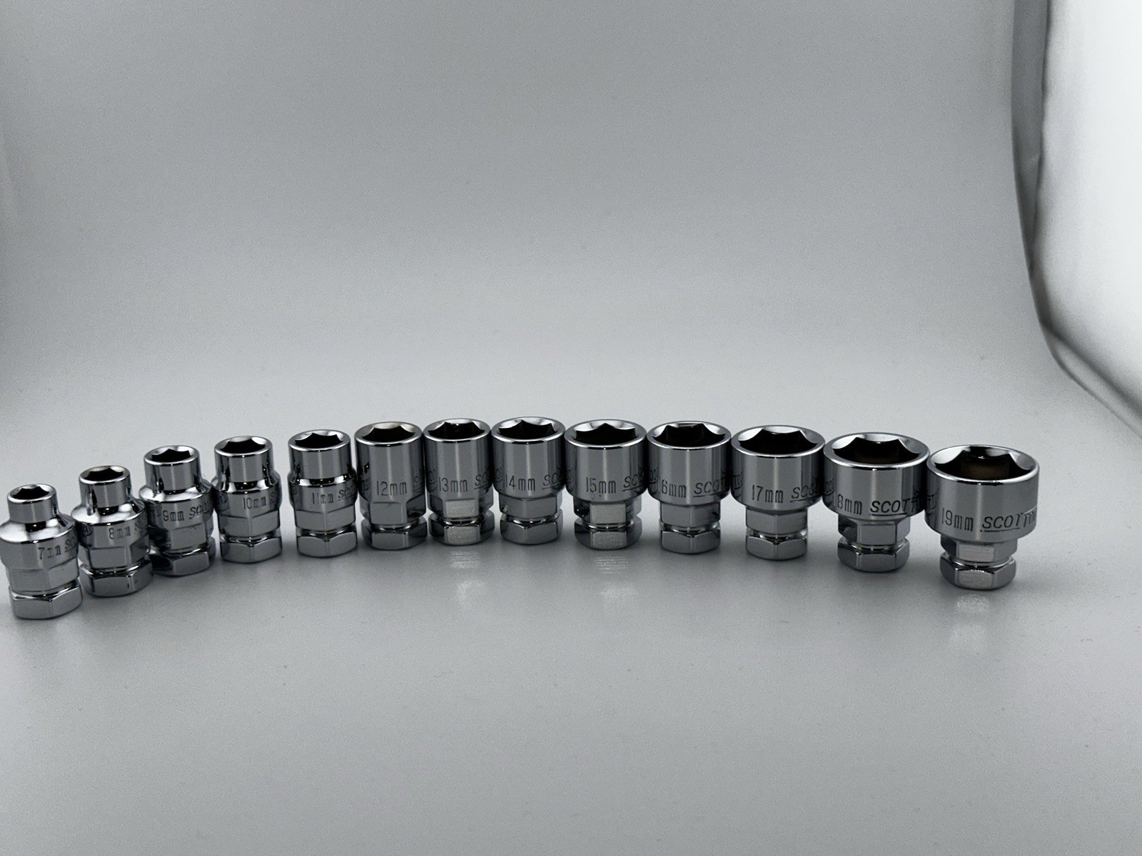 16 Piece, 3/8″ Drive Low Profile Nano Socket Set Metric, 7mm-19mm No Skips.