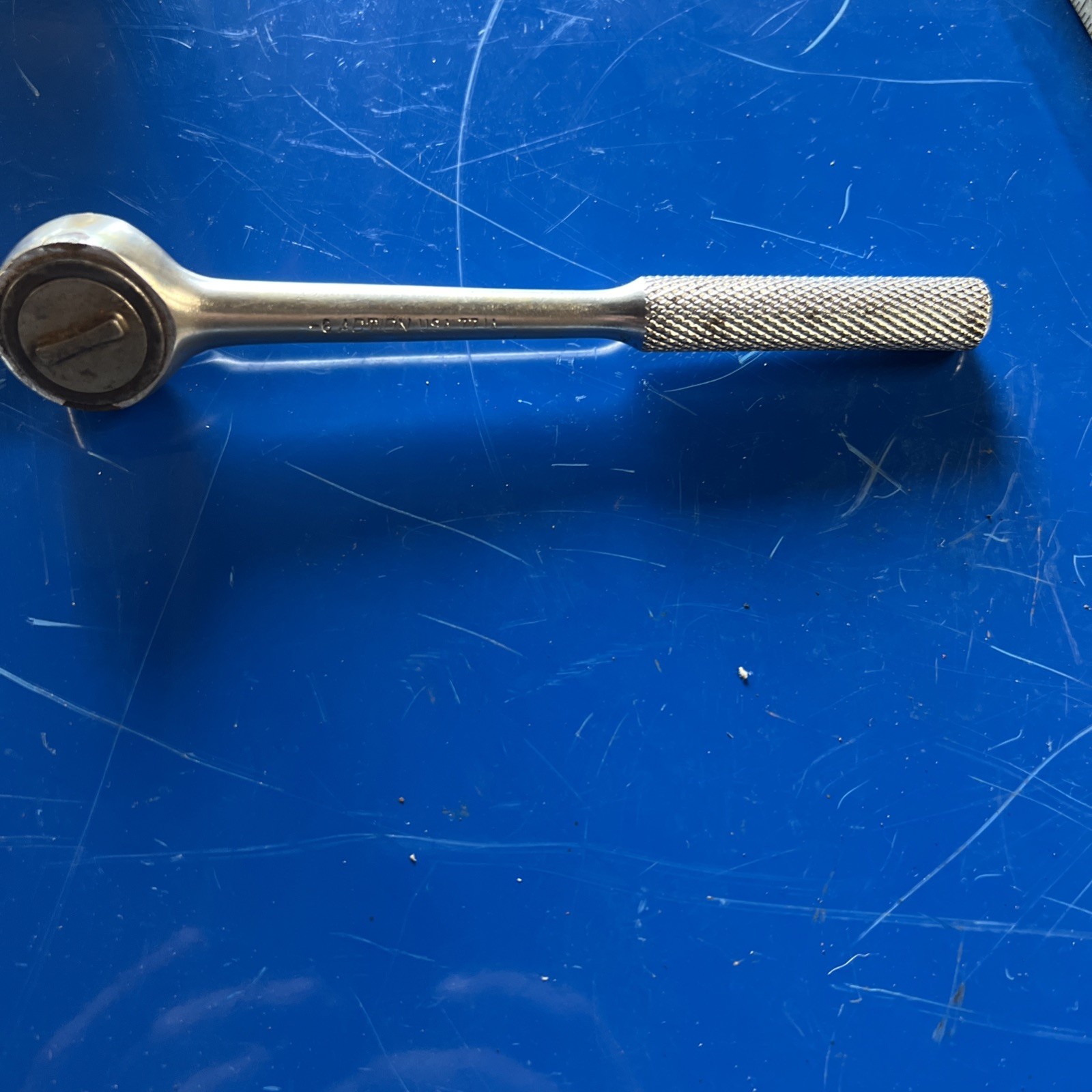 Action Tools 7-3/8″ Long Ratchet 3/8″ Drive Knurled Handl Round Head 77JA Vtg US