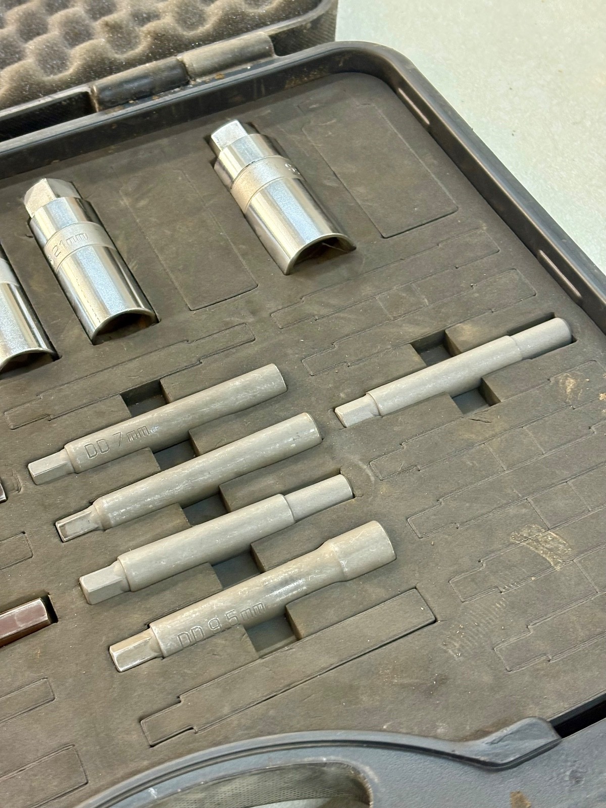Mopar 2027800020 Installer Shock/Strut Kit Remover Sockets + More — LIQUIDATION