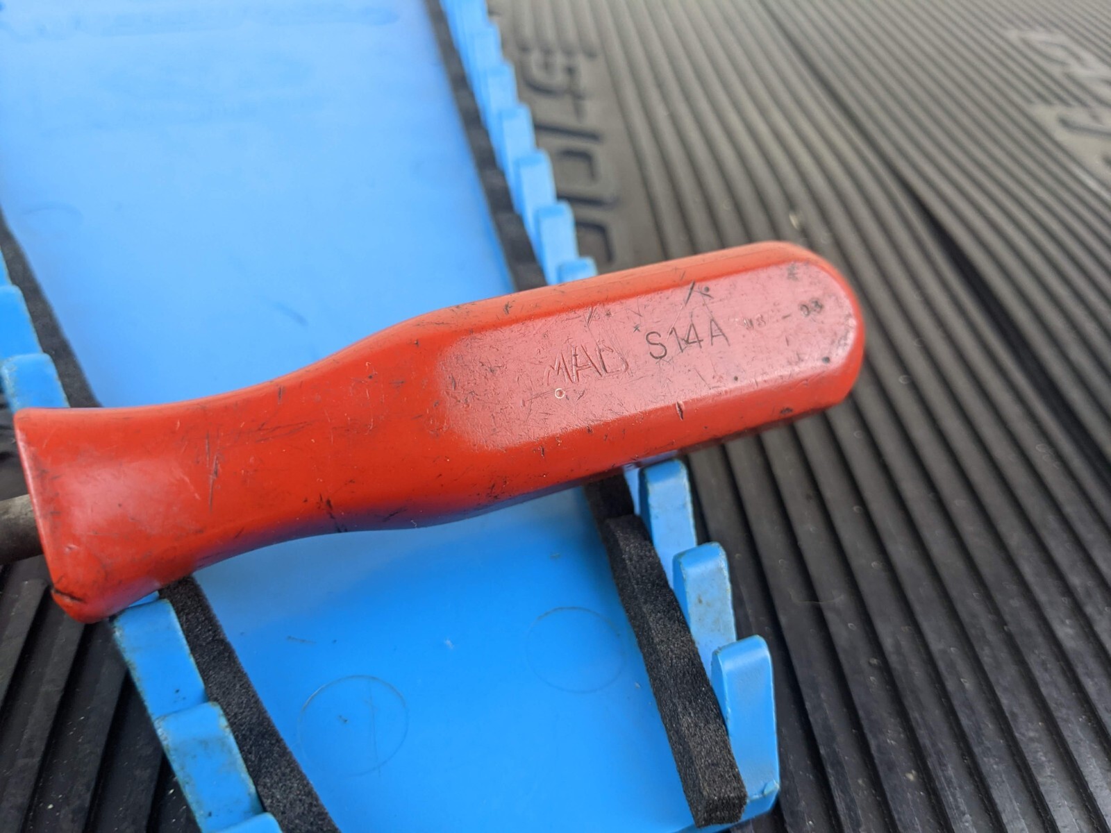 #av103 MAC Tools USA S14A Brake Spring Retainer Tool Solid Red Classic Handle