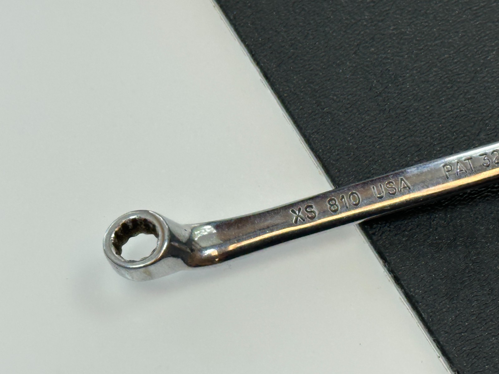Snap-on Tools USA XS810 SAE 1/4 x 5/16″ Offset Short Box End Wrench, 12 Point