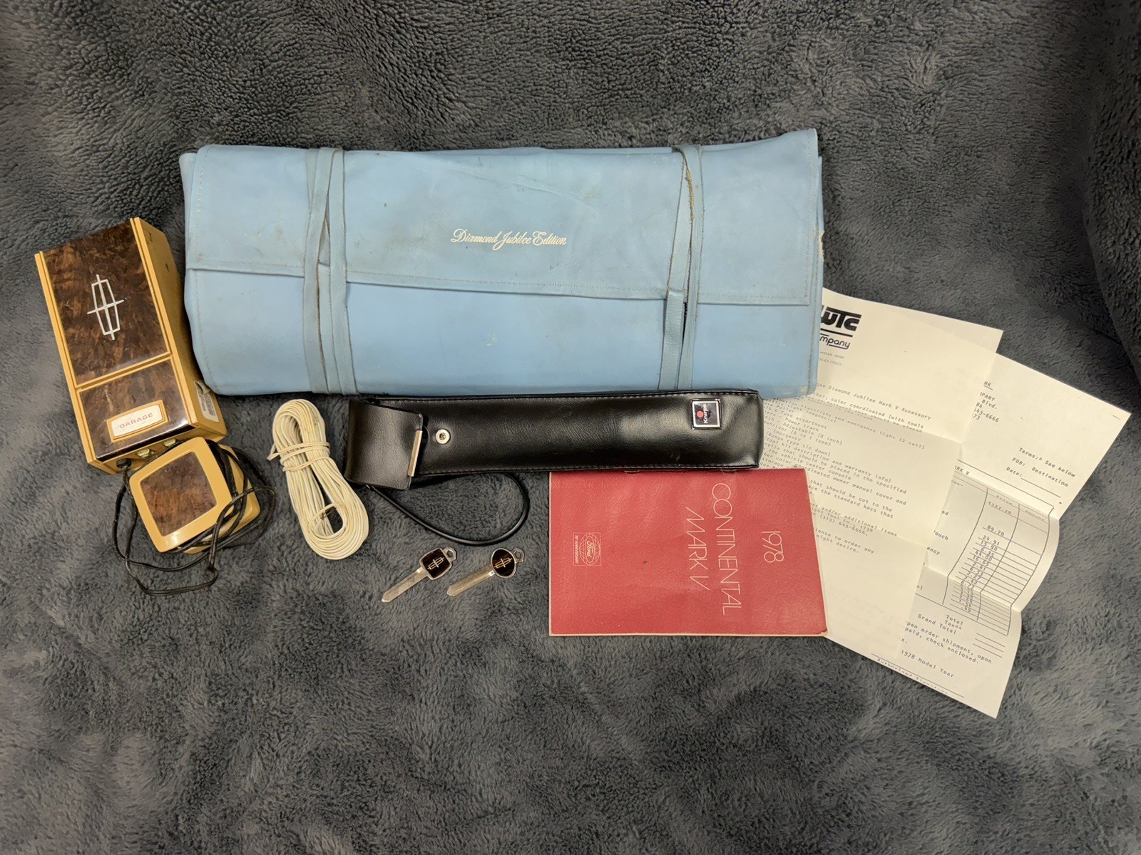 1978 Lincoln Continental Mark V Diamond jubilee Tool Kit Keys Umbrella Garage