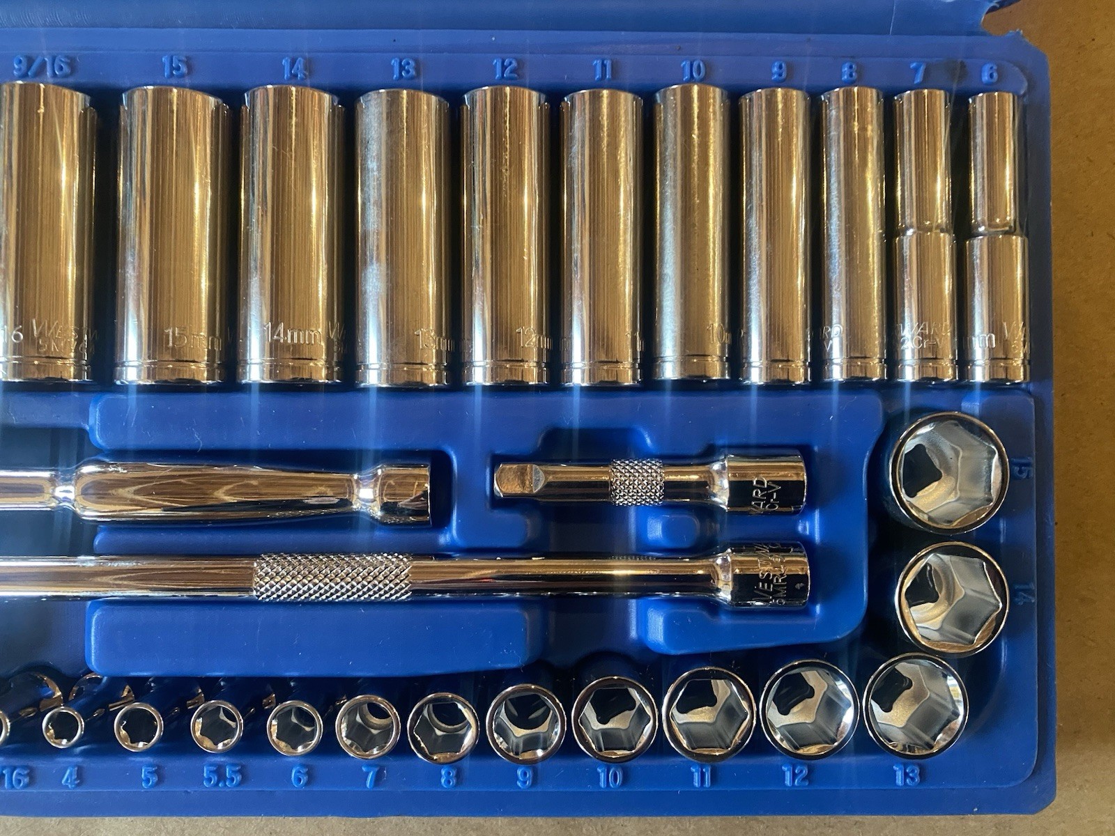 WESTWARD 1KEH6A 1/4 IN. DRIVE 44 PC SAE/METRIC,STANDARD/DEEP 6 POINT SOCKET SET