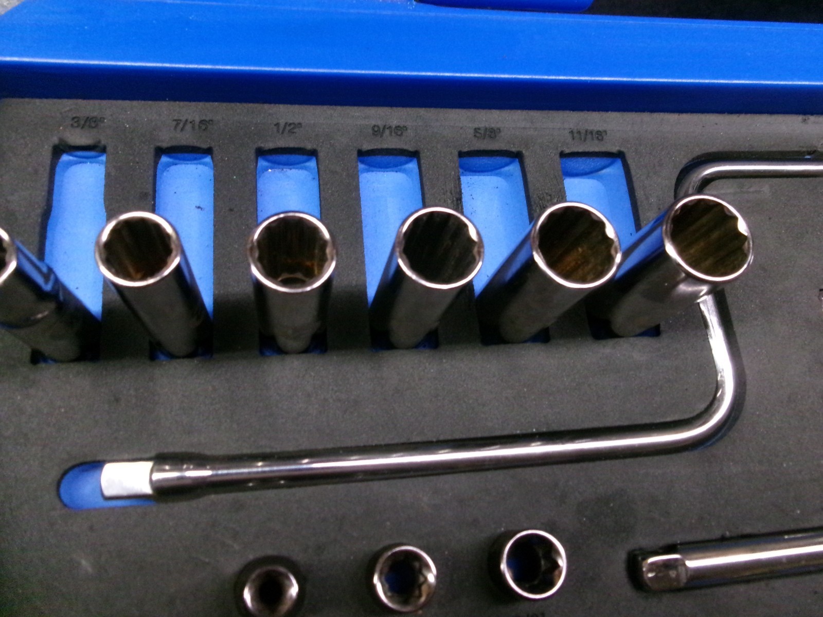 Armstrong Tools USA 33-Piece 3/8″ Drive Socket Set with Foam + Case No 15-320