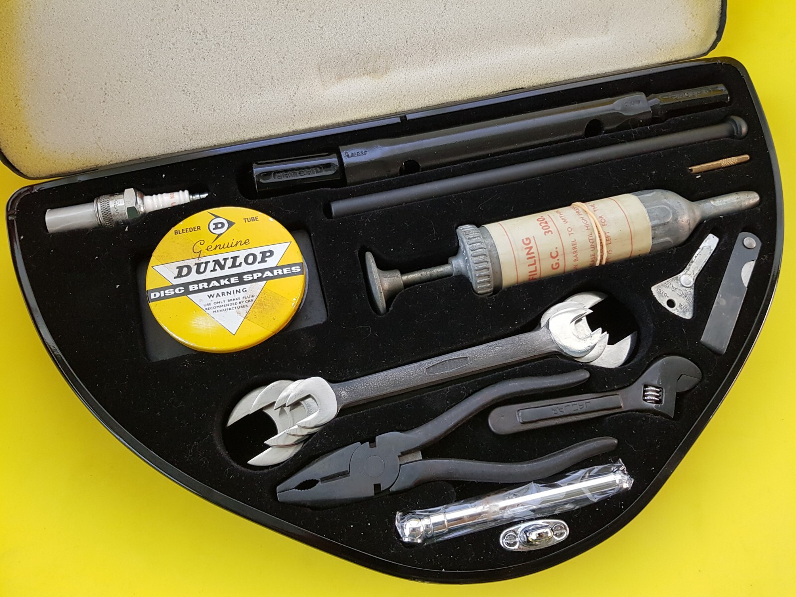 JAGUAR MK10 420G TOOL KIT 1961 – 1970