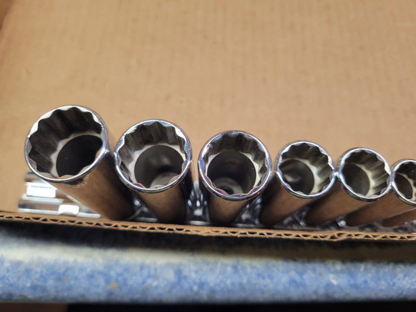 First Generation Kobalt 3/8″ Drive 8-Piece SAE 12-Point Socket Set 3/8-13/16″