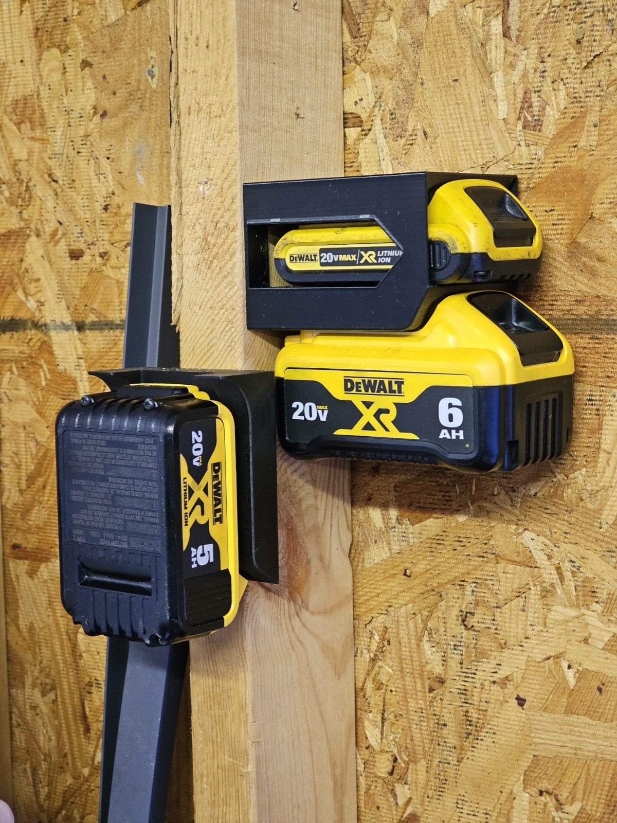 Dewalt 20V Battery Wall Mount Hanger – Flexible Orientation