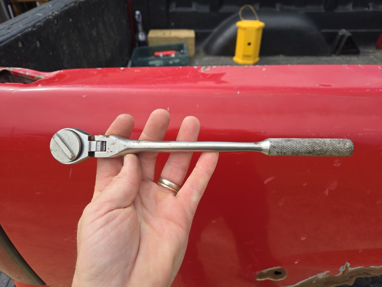 JOHN DEERE Tools USA TY3522 3/8″ Drive Flex Head Ratchet – Chrome Knurled Handle