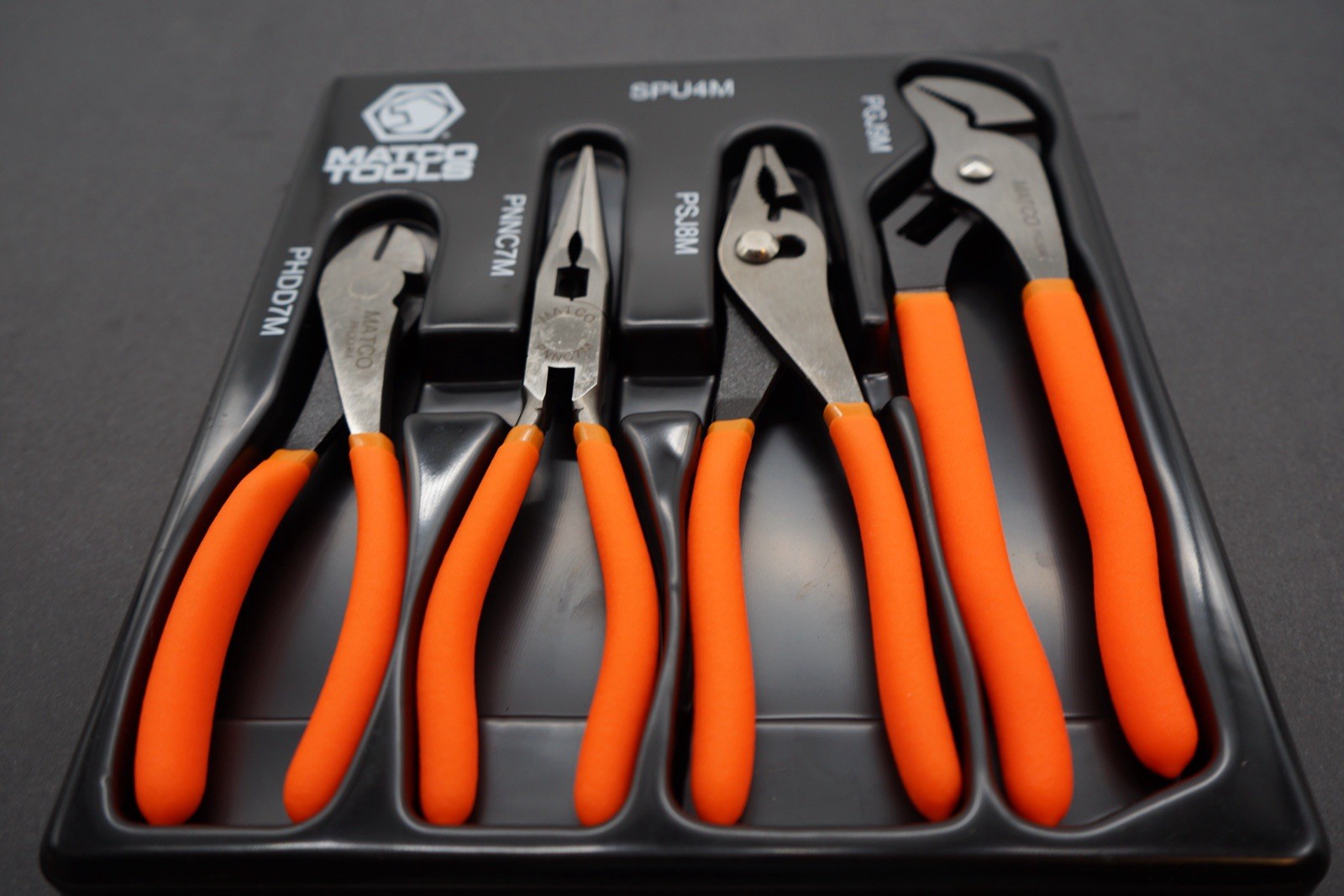 Matco Tools Pliers Universal Set 4-Pieces SPU4M ( Orange ) & Plier Rack PRACKBLK