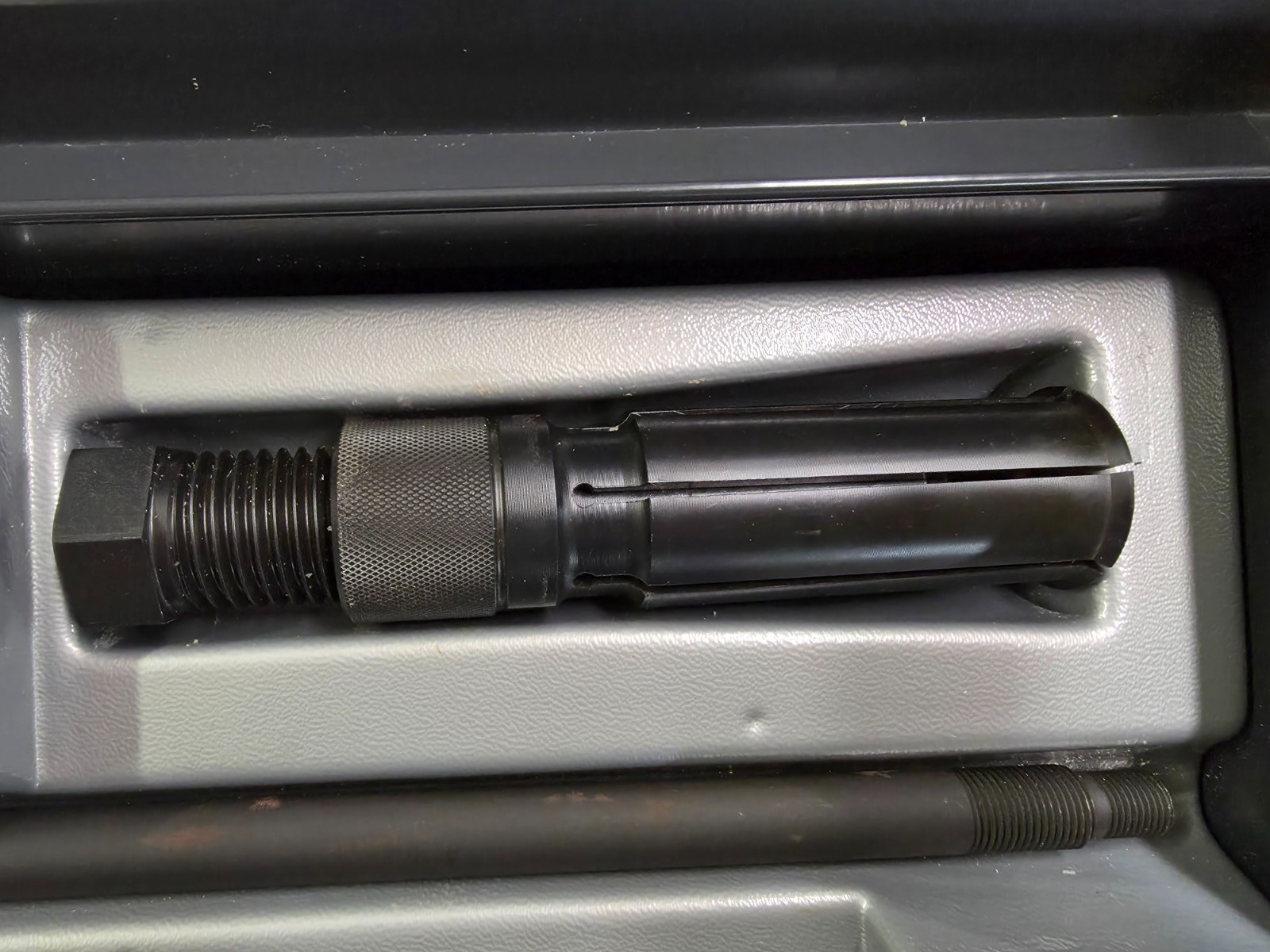 SKF TMSC 30-60 Split Collet Bearing Puller, New in Metal Case, Made in France.