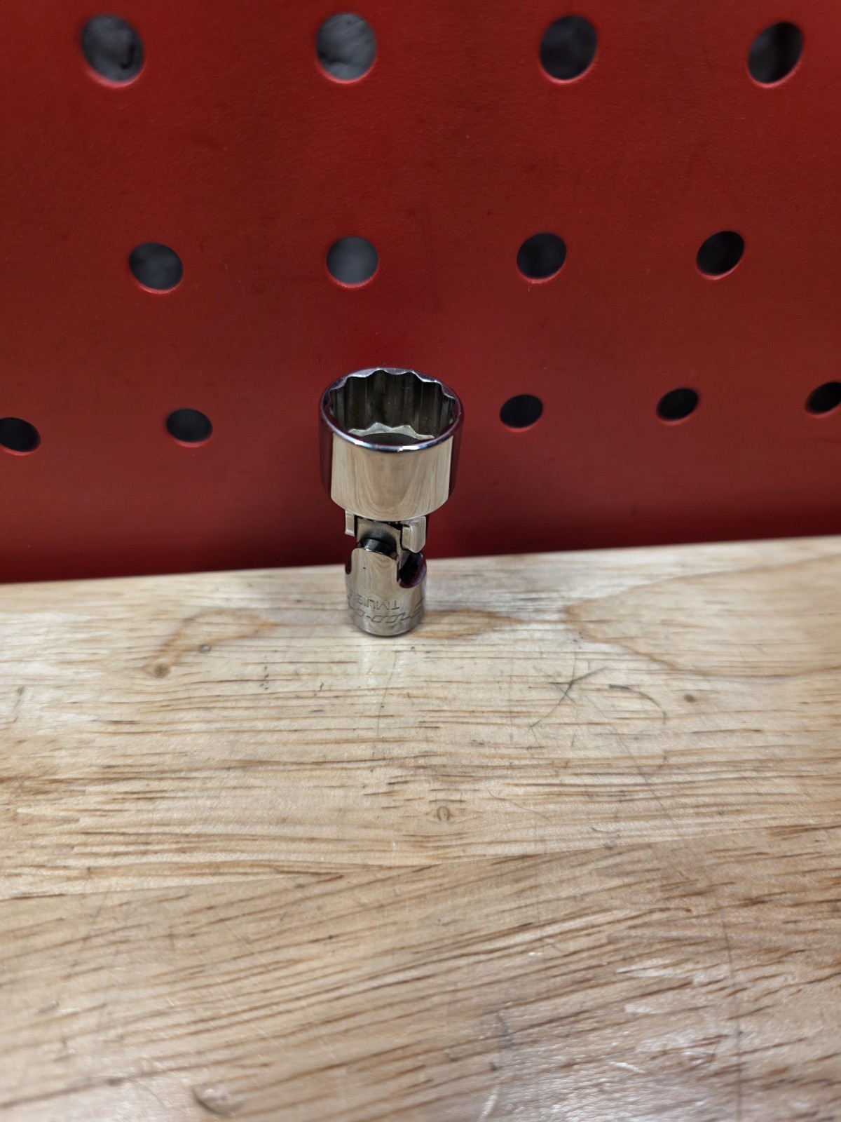Snap-on Tools TMU181A 9/16″ SAE 1/4″ Drive 12-Point Universal Socket See Details