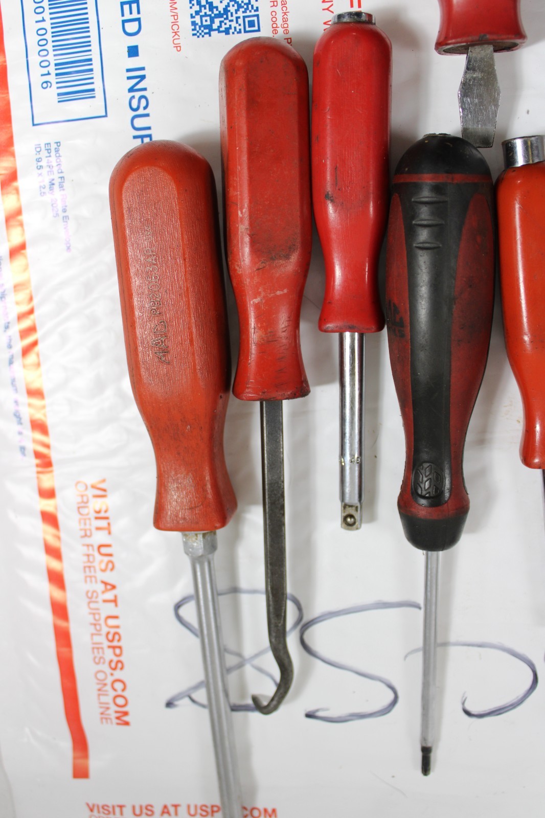 MAC TOOLS 7 PIECE ASSORTEDRED HARD HANDLE SCREWDRIVER LOT