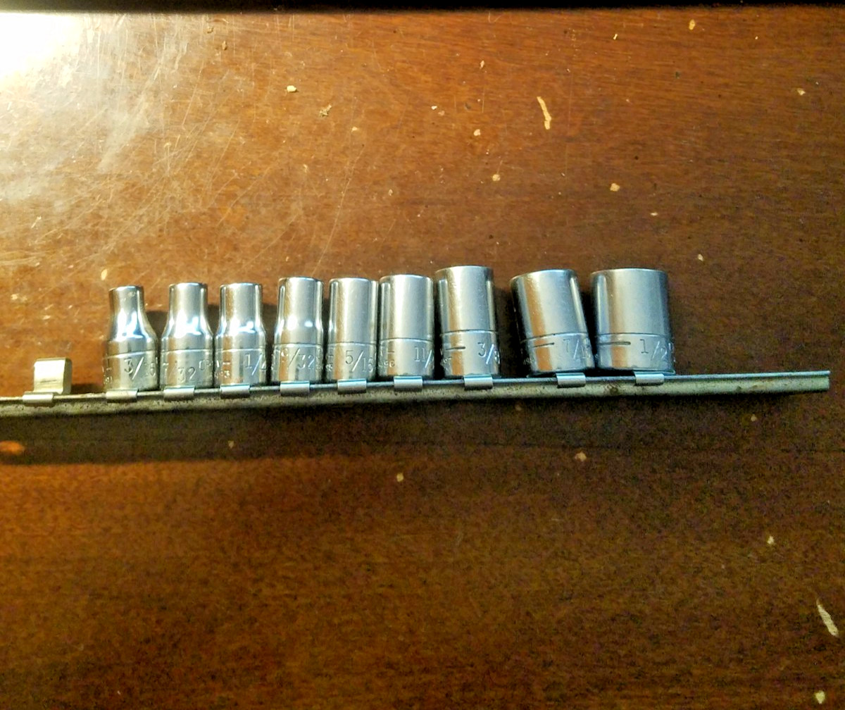 CRAFTSMAN, 1/4″ DRIVE, SAE, 6 PT, 9-PIECE SHALLOW SOCKET SET, 3/16″ To 1/2″ USA