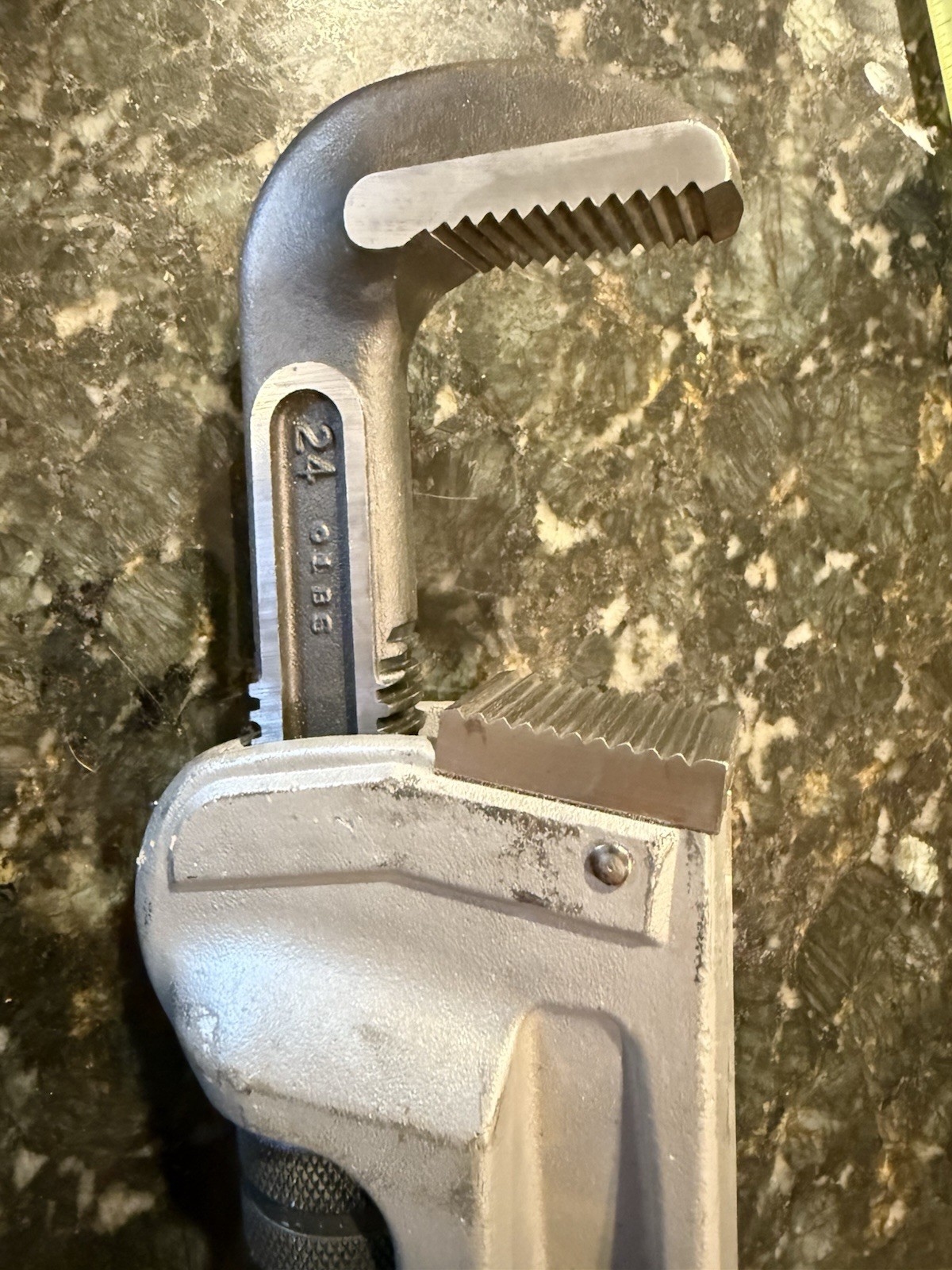 RIDGID 31105 Model 824 Aluminum Straight Pipe Wrench 24-inch Plumbing Wrench USA