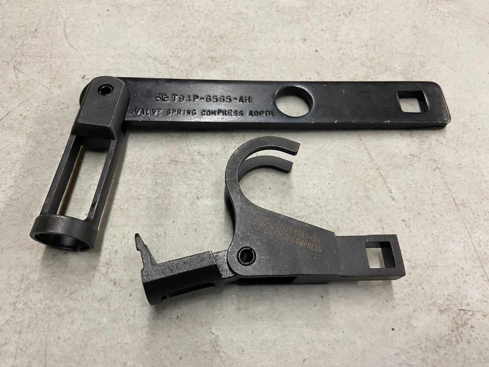 Ford RotundaT94P-6565 Ford 3.4L Valve Spring Compressor Tool 303-473 472 SKU-1-T