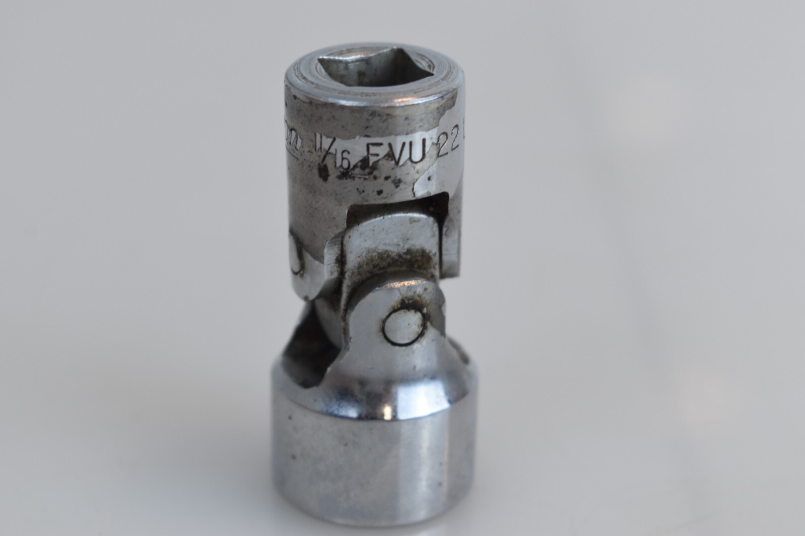 Snap On Tools FVU22 11/16″ SAE Shallow Universal Socket 3/8″ Drive 12 Point USA