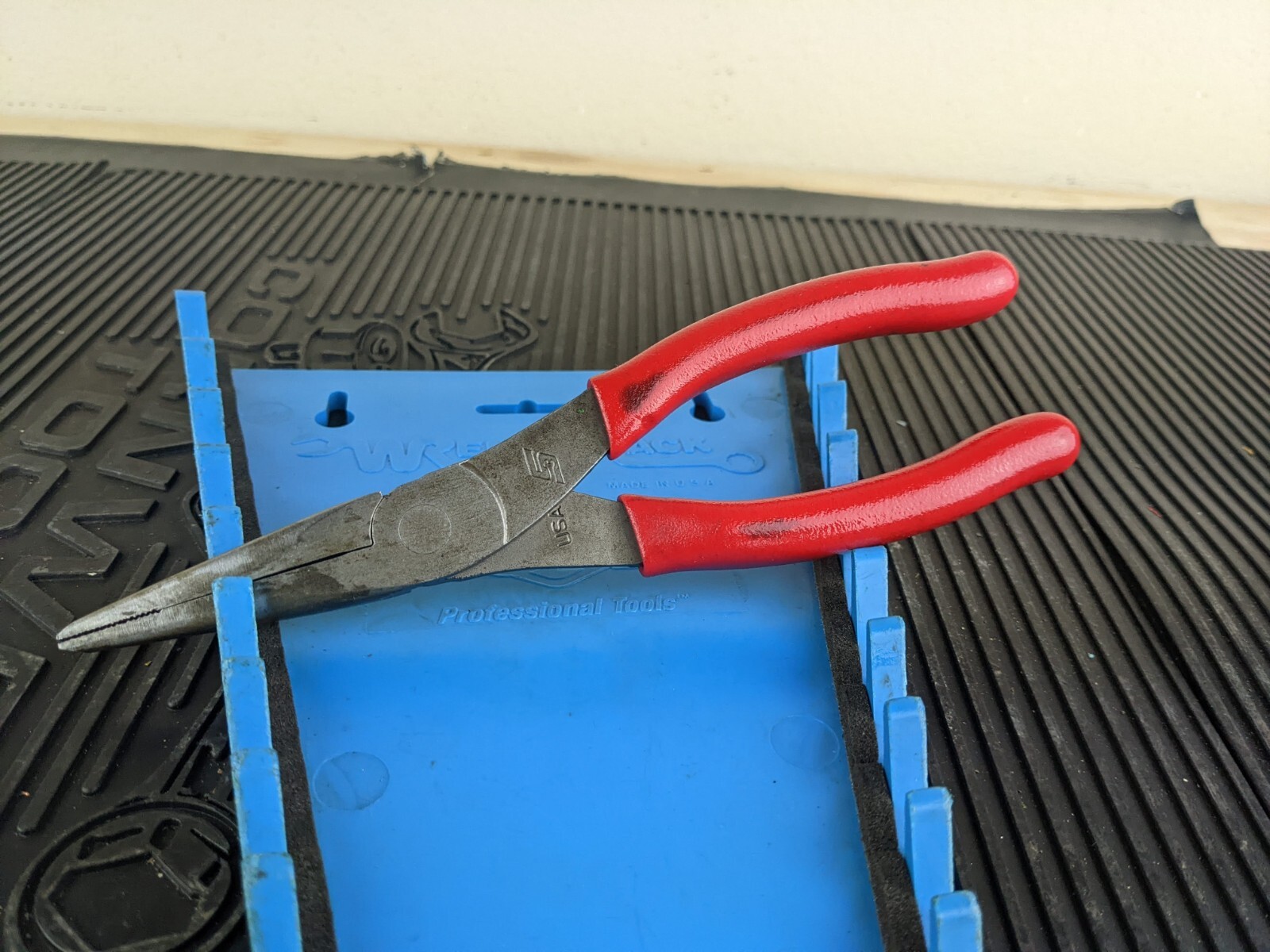 #aq817 Snap On Tools RED 96ACF 8″ Needle Nose Pliers Red Soft Grip