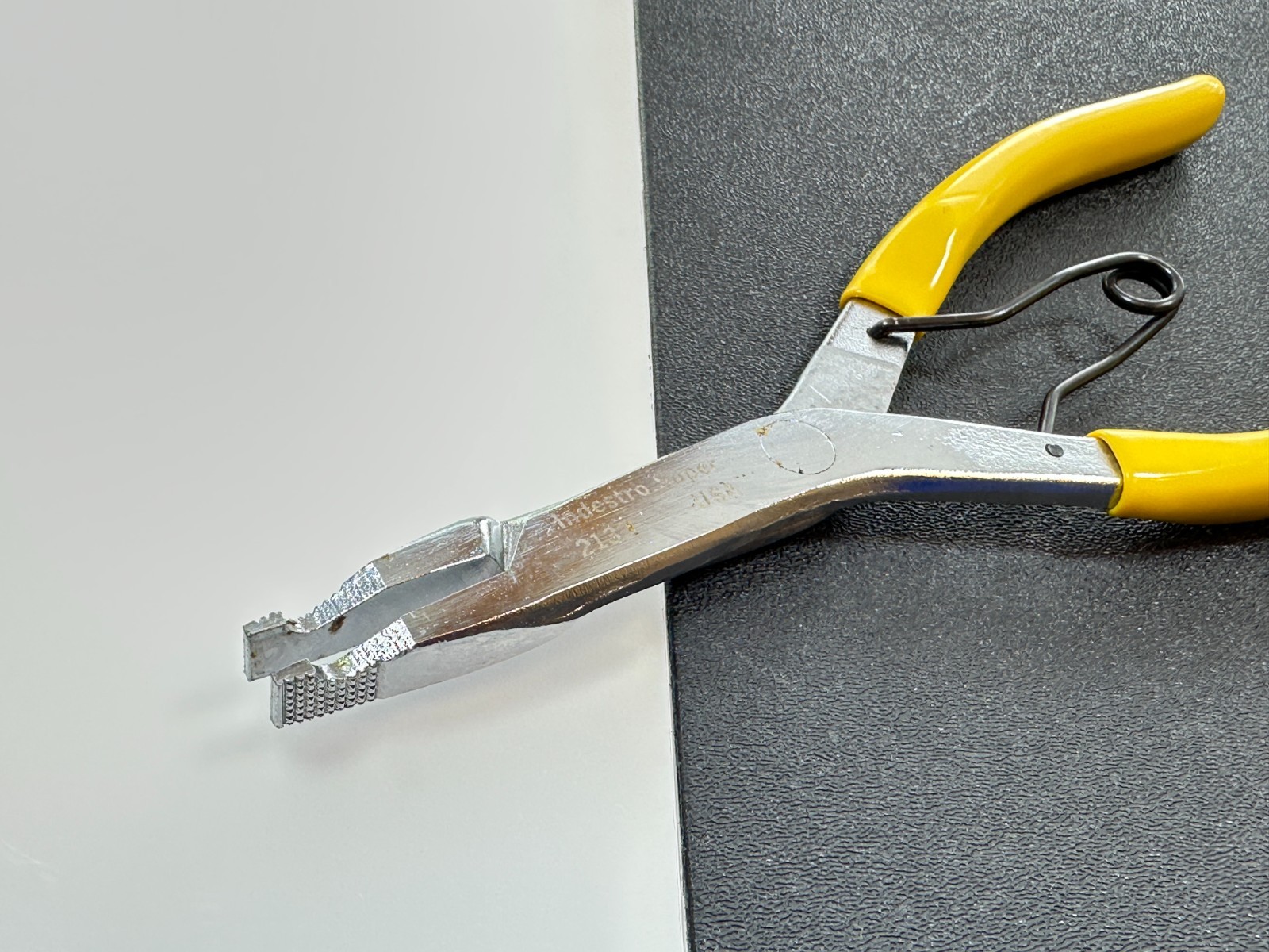 Indestro Tools USA Super 2132 YELLOW GRIP (Rare) Snap-Ring Pliers NEW Old Stock