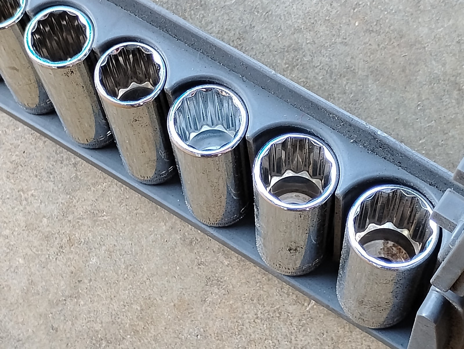 Craftsman 34558 3/8” Drive 9-Piece Deep Socket Set Metric