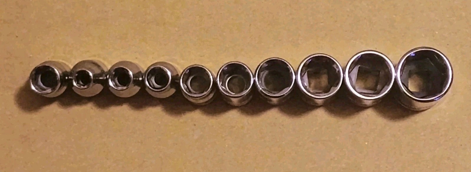 DEWALT 21 Piece METRIC (11) and SAE (10) 6 Point Socket Set For 1/4″ Inch Drive