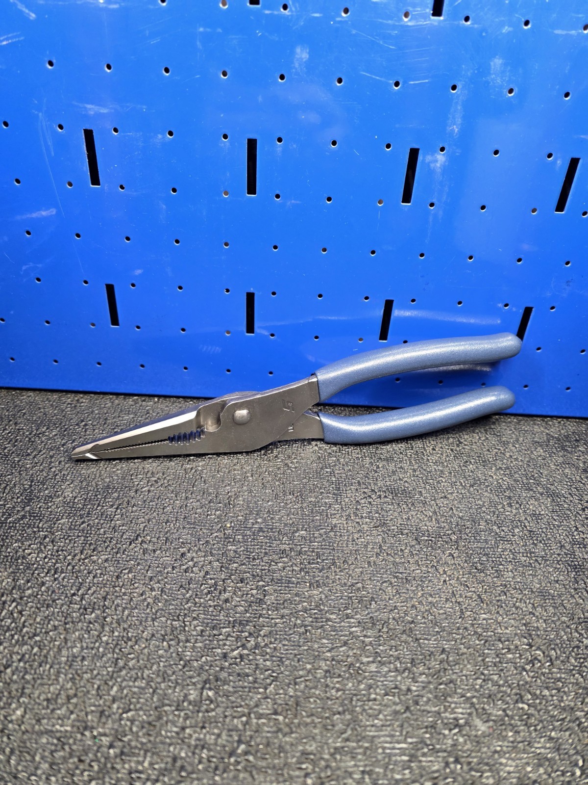 Snap-on LN47ACFMB Power Blue 9″ Soft Grip Long Nose Slip Joint Pliers NICE