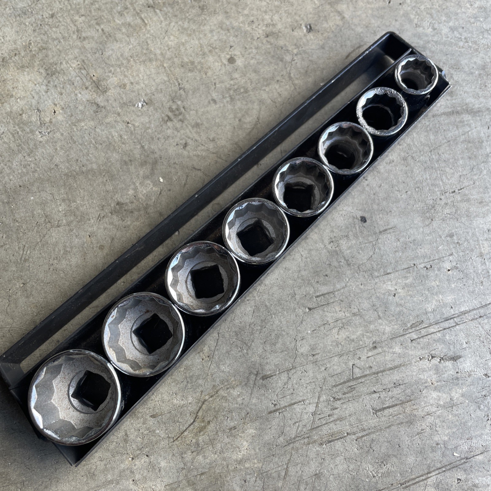 Craftman -V- -G- Series 8PC SAE 3/8″ Dr. 12 Pt Socket Set – 3/8-13/16 VGC