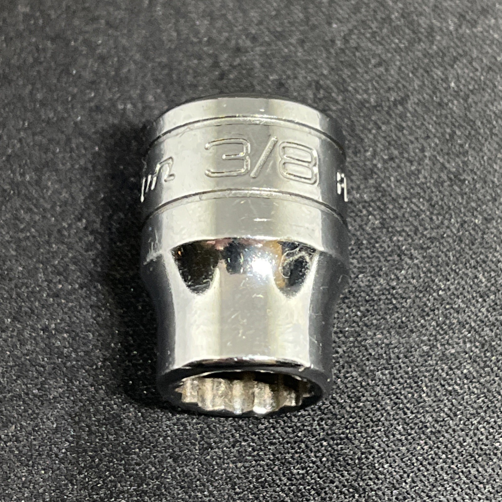 Snap-on Tools F121 3/8″ Drive 3/8″ SAE Shallow 12 Point Chrome Socket USA