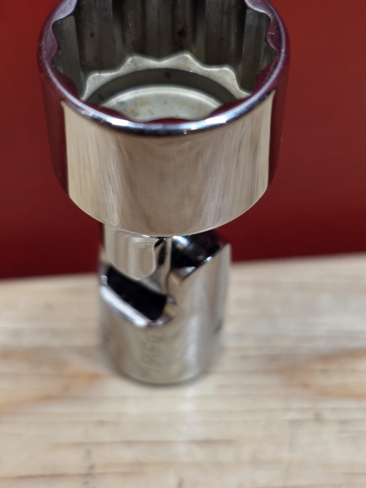 Snap-on Tools TMU181A 9/16″ SAE 1/4″ Drive 12-Point Universal Socket See Details