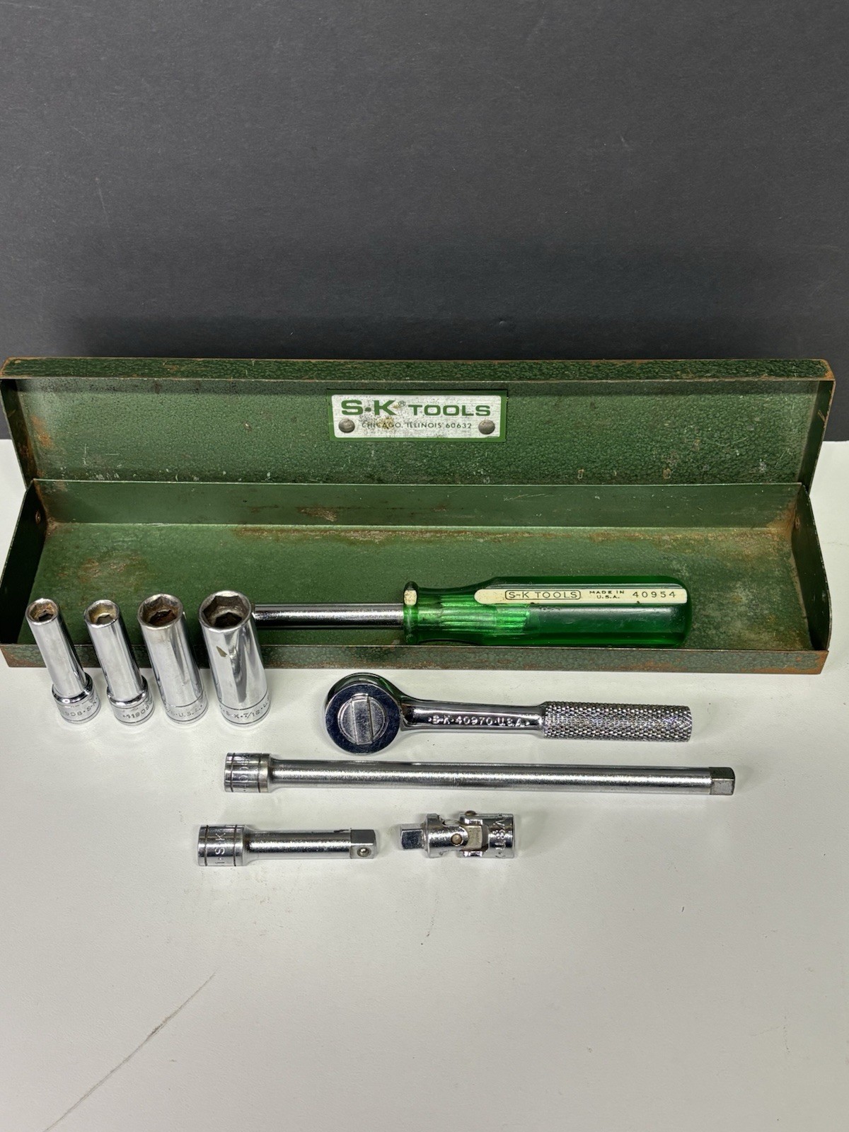 Vtg. S.K 1/4” Metal Box Socket Set Driver.ratchet,2 Ext. Uni Adapt, 4 Deep Well
