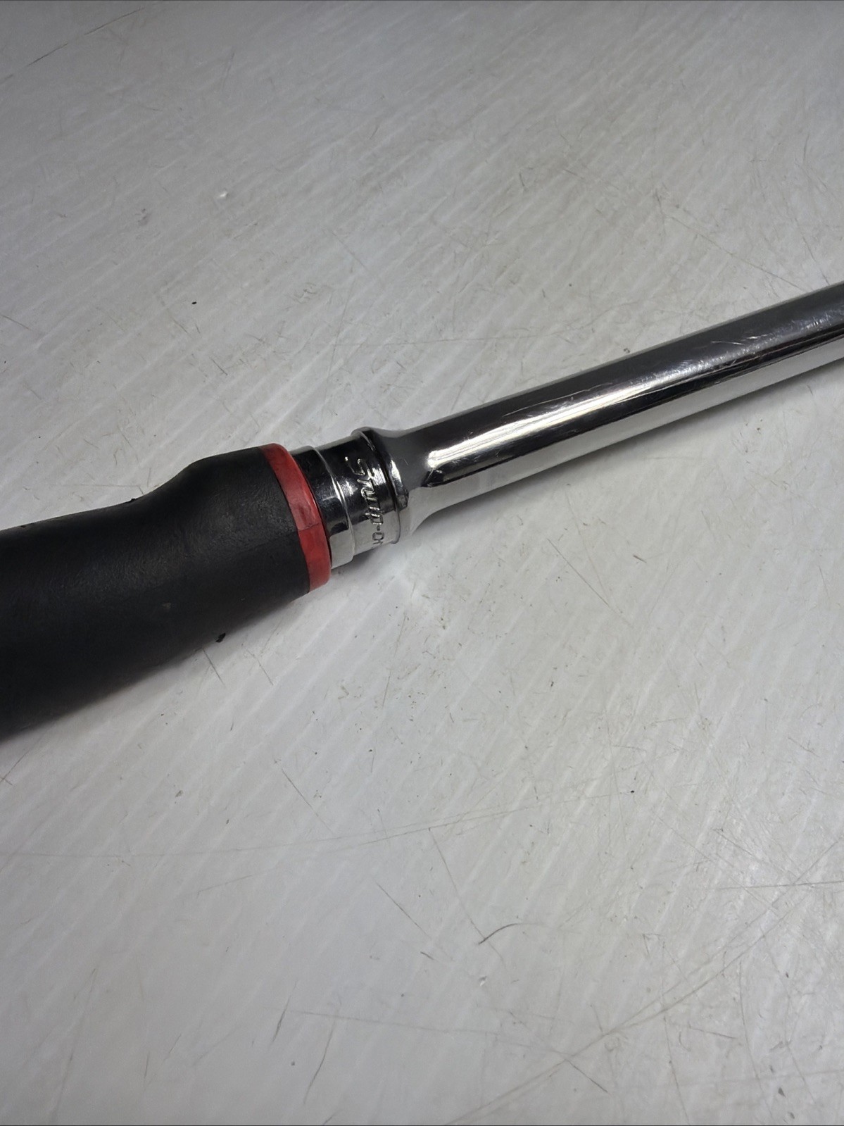 Snap On 1/2″ Drive Red Black Soft Grip 24″ Long Breaker Bar SHBB24