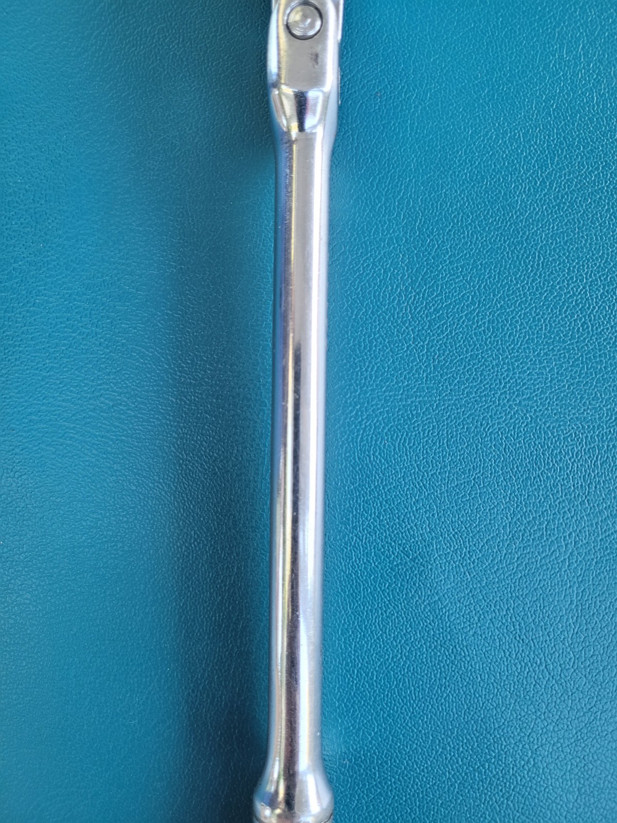 Snap-On Ratchet 3/8″ Drive 11″ Standard Grip Flex Head. F711A