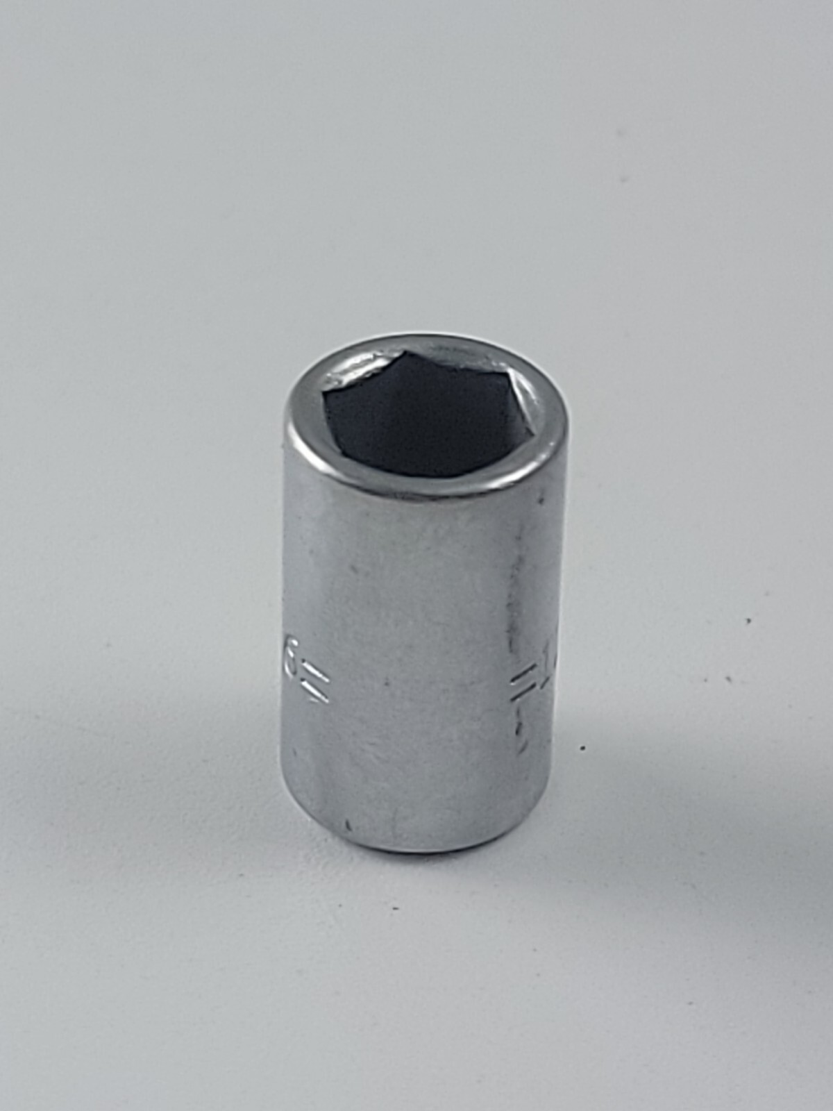 Mac Tools USA M116 11/32″ SAE Shallow Socket 6 Point 1/4″ Drive Chrome Finish