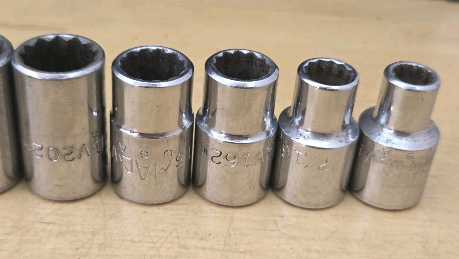 MAC Tools SV152TR – 1/2″ Drive 15 Pc SAE Shallow 12Pt Chrome Socket Set W/ Tray