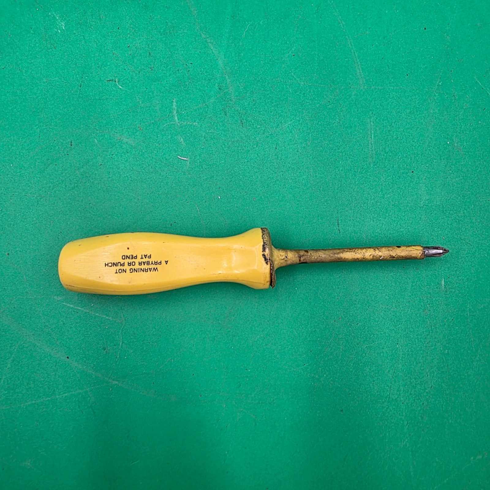 Vintage USED Yellow Snap-on Tools Phillips Hard Handle Screwdriver SDDP31
