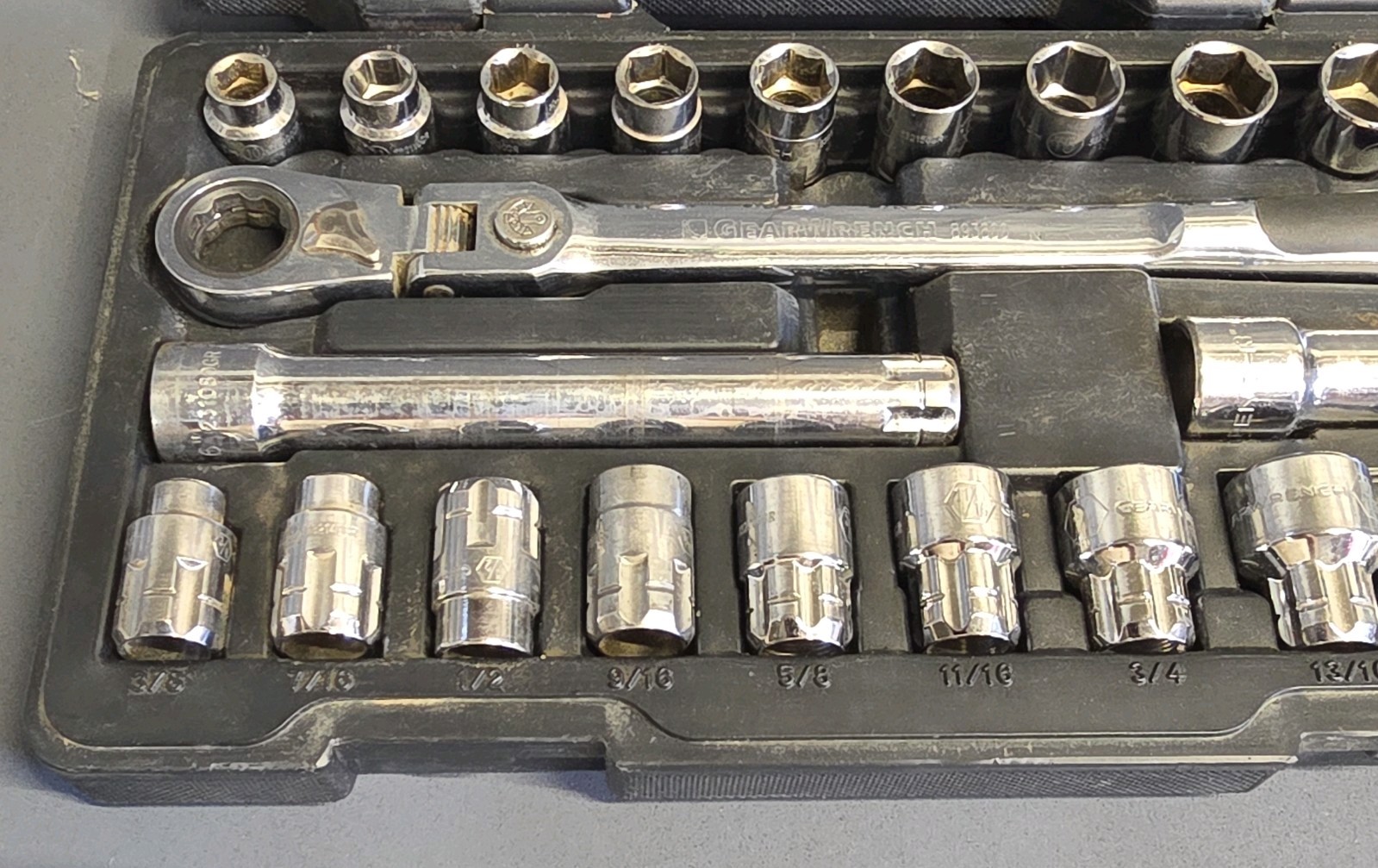 GearWrench 893823 23 Piece 3/8″ Drive Pass-Thru 6 Point SAE/Metric Tool Set