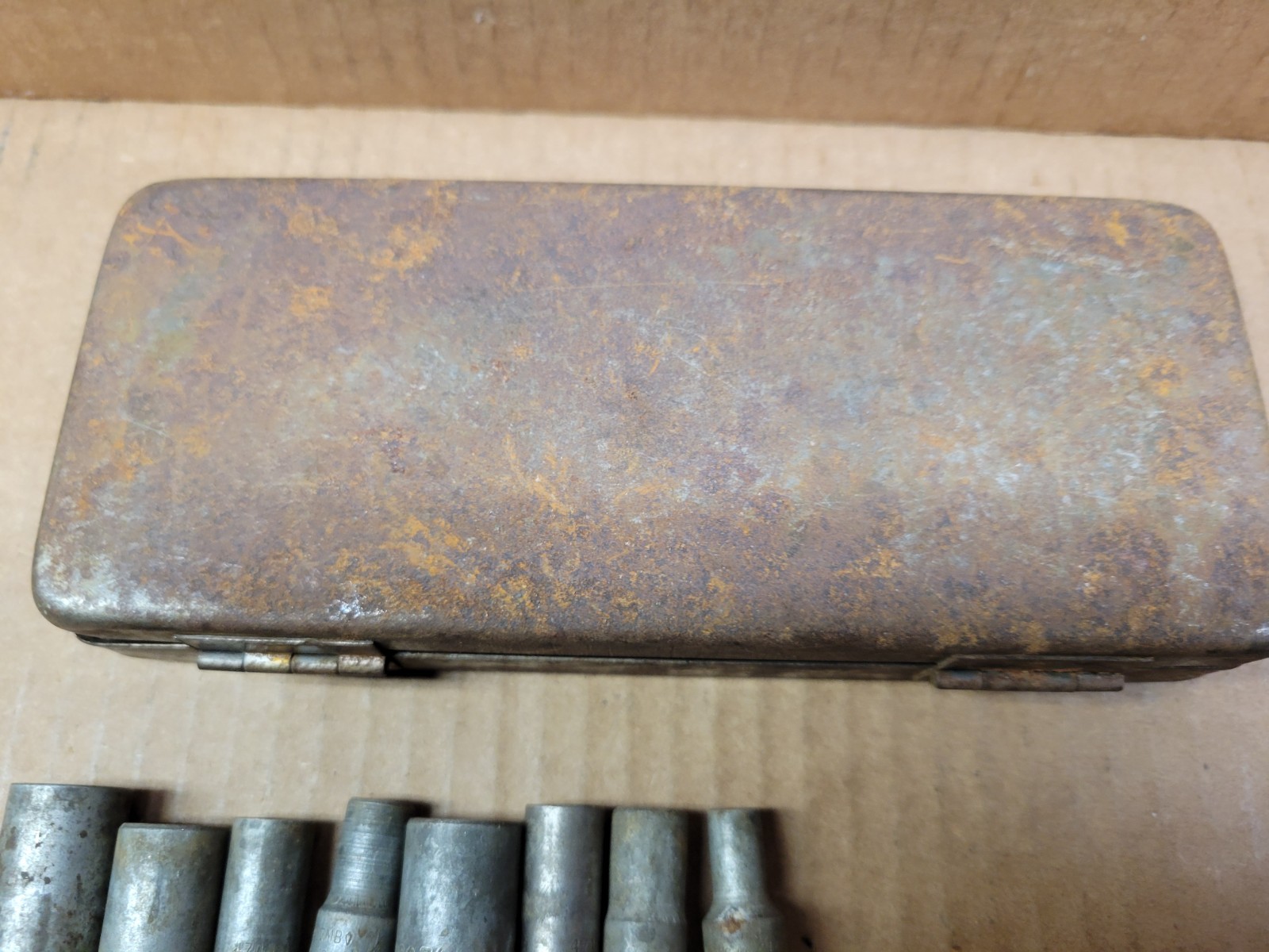 Vintage Plomb 1/4 + 9/32″ Drive 12-piece Socket Set with Metal Box