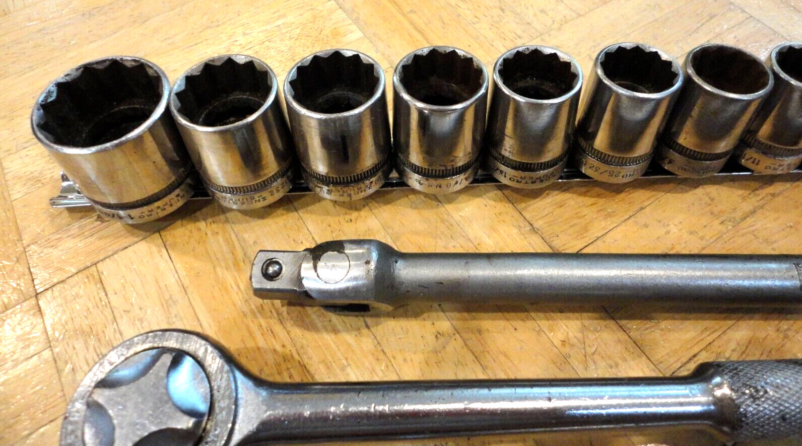 INDESTRO SUPER TOOLS 17 PIECE 1/2 DRIVE SAE. GENERAL SERVICE SET