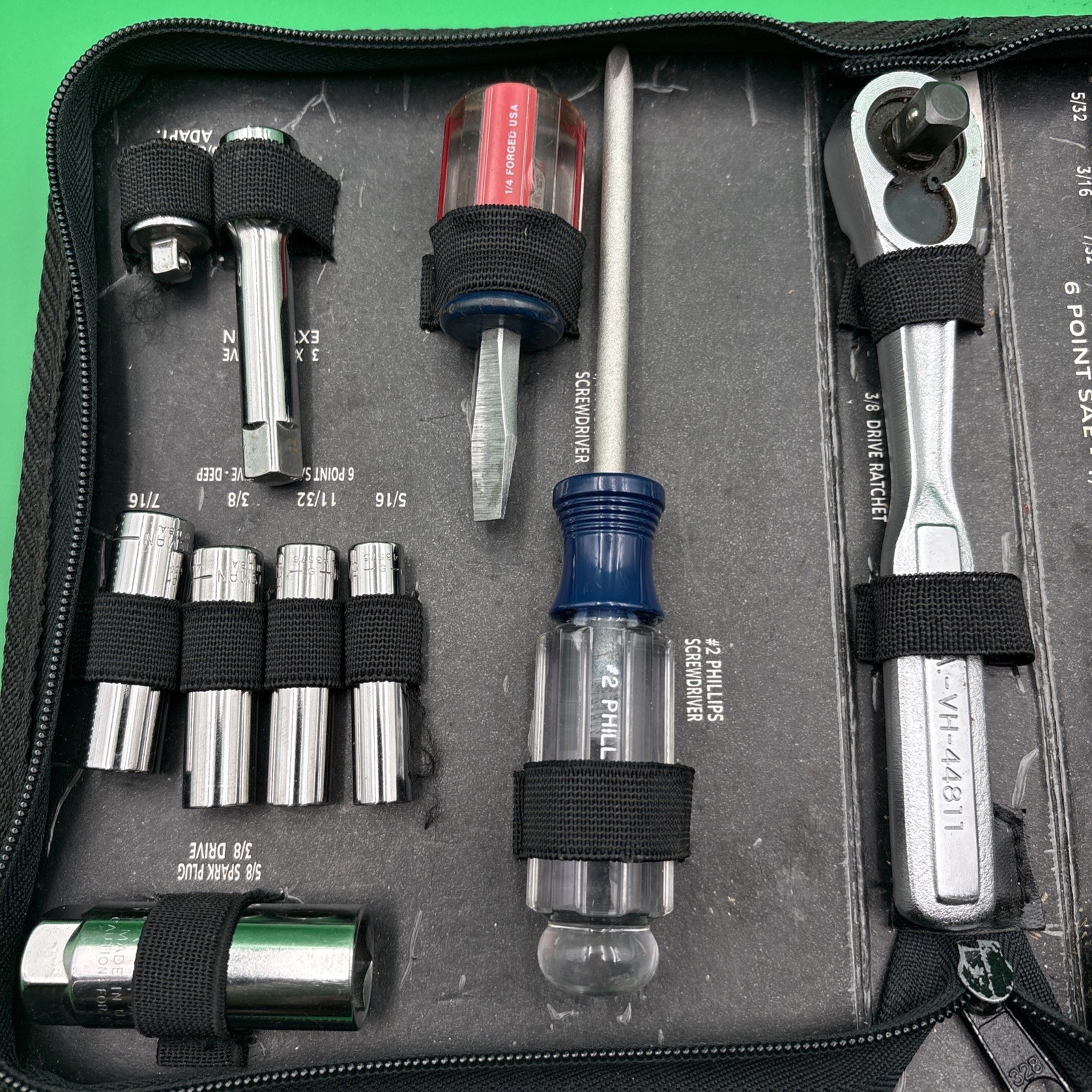 Sears Craftsman 54-piece mechanics tool set 3/8-1/4″. SAE/Metric.