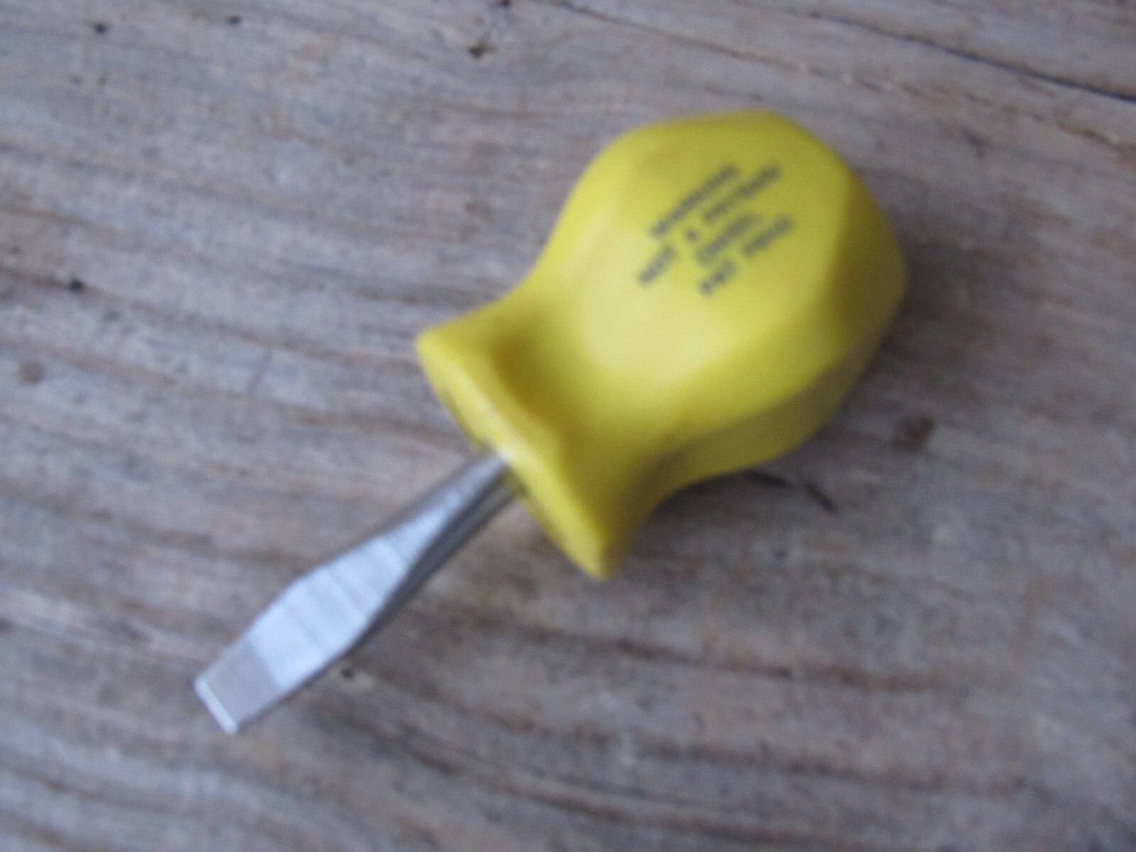 SNAP ON SDD1 STUBBY YELLOW HARD HANDLE SLOTTED STRAIGHT FLAT TIP SCREWDRIVER