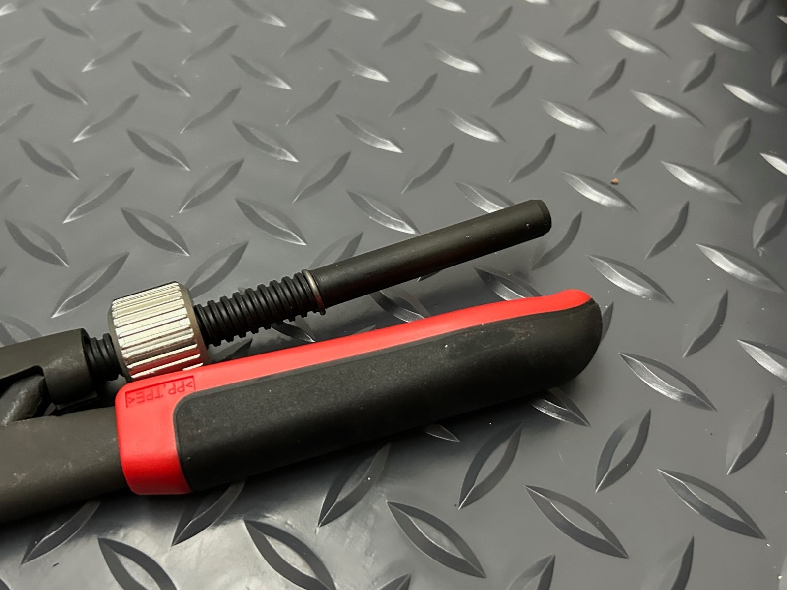 Snap-on Tools Red 8-5/8″ Soft Grip Quick Adjust Pliers Wrench PWZ0QA NEW