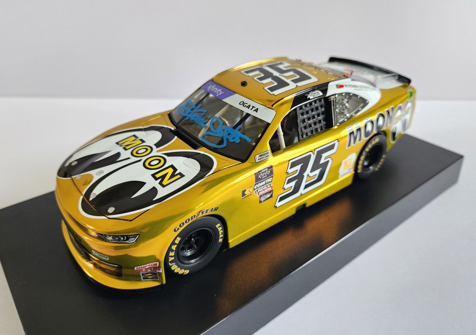【Autographed】MOONEYES [Color Chrome] NASCAR Xfinity Camaro 1:24 scale
