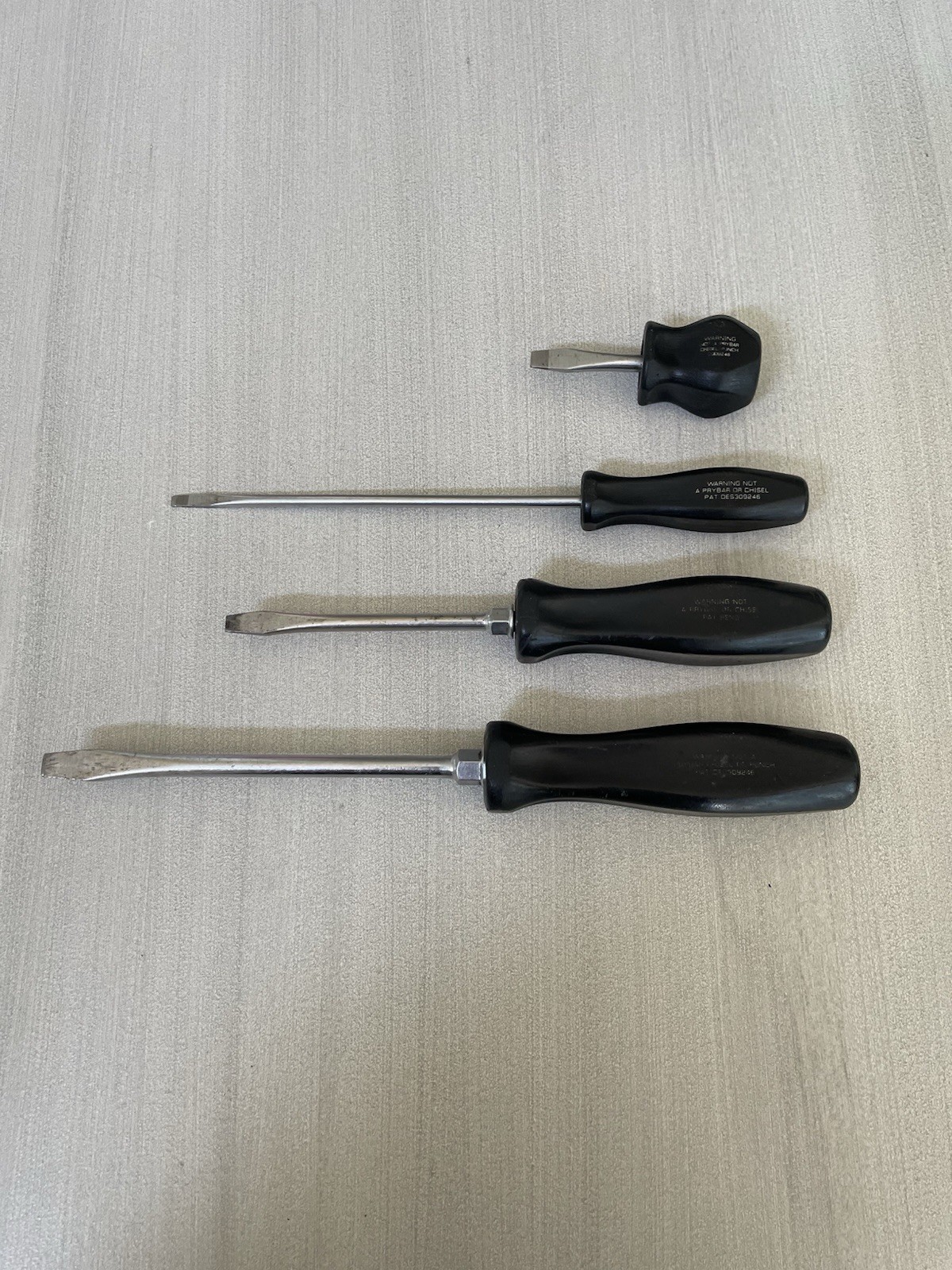 Lot Of 4 Snap On Screwdrivers SDD1 SDD146 SDD4 SDD6 Black Hard Handle Flat VTG
