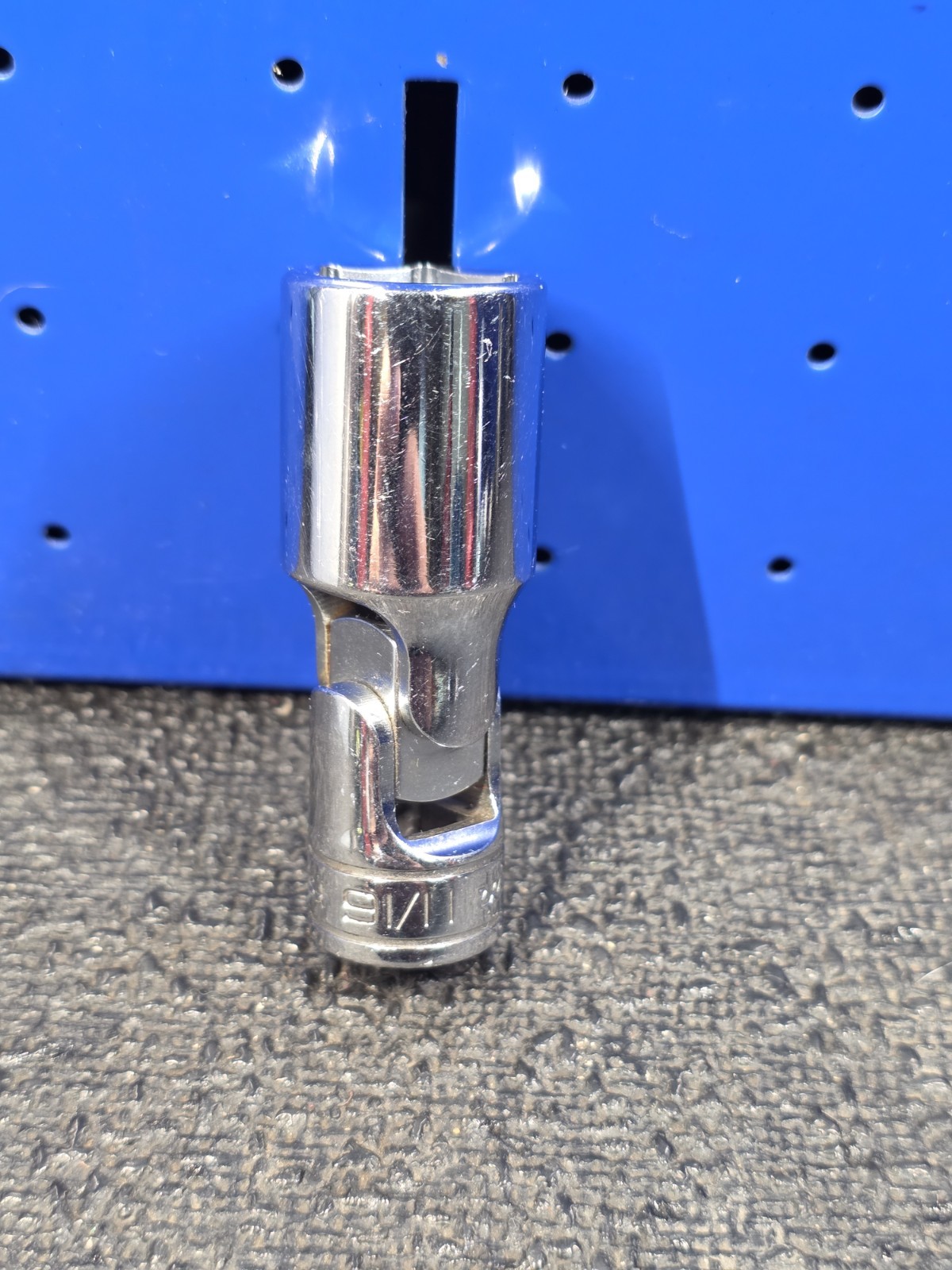 Snap-on Tools FSU22 11/16″ SAE 6-Point Deep Chrome Universal Swivel Socket USA