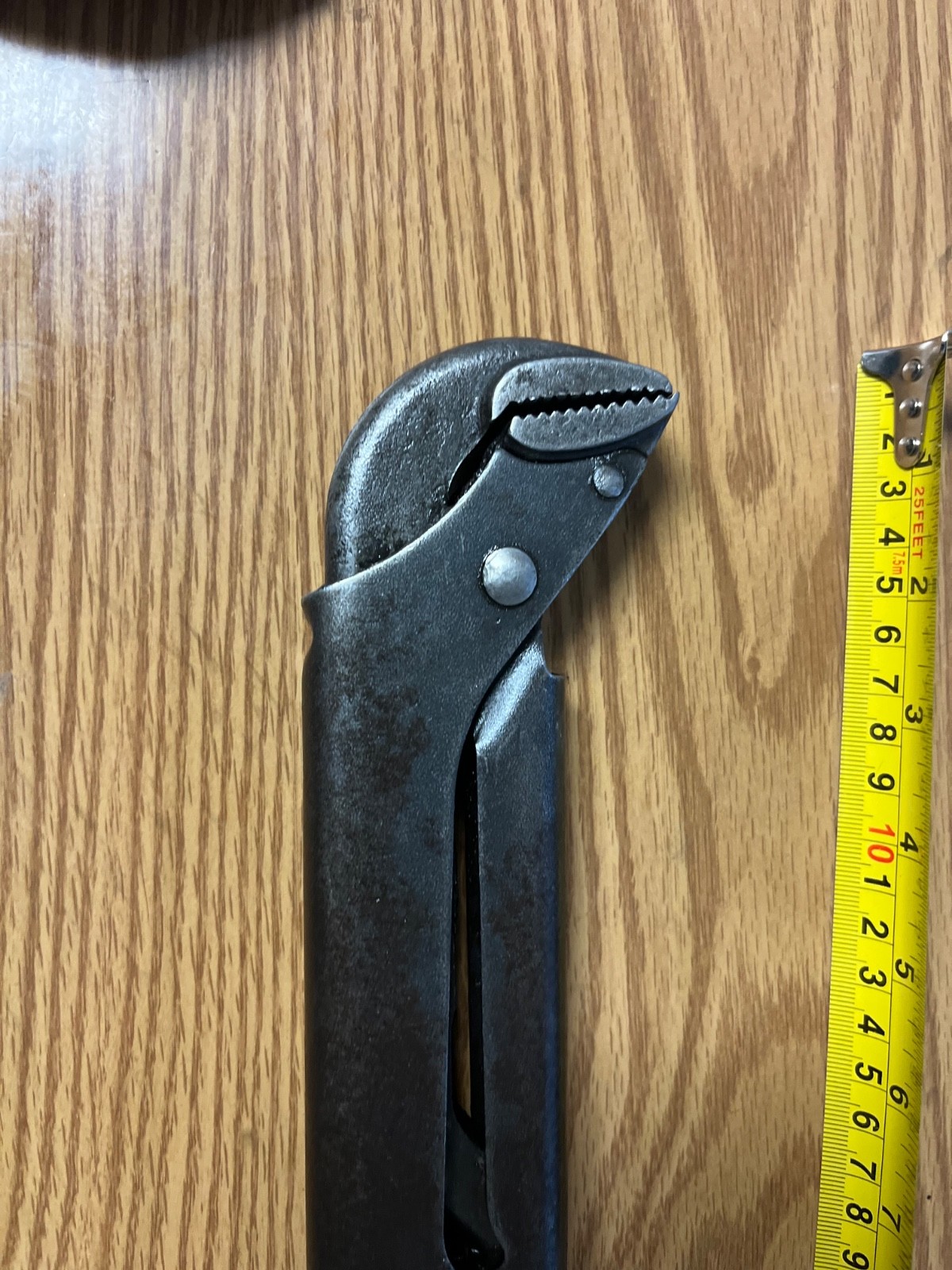 SNAP ON – PWZ2 – 17″ ADJUSTABLE PLIER/WRENCH WITH RED AND BLACK HANDLE – LOC#186