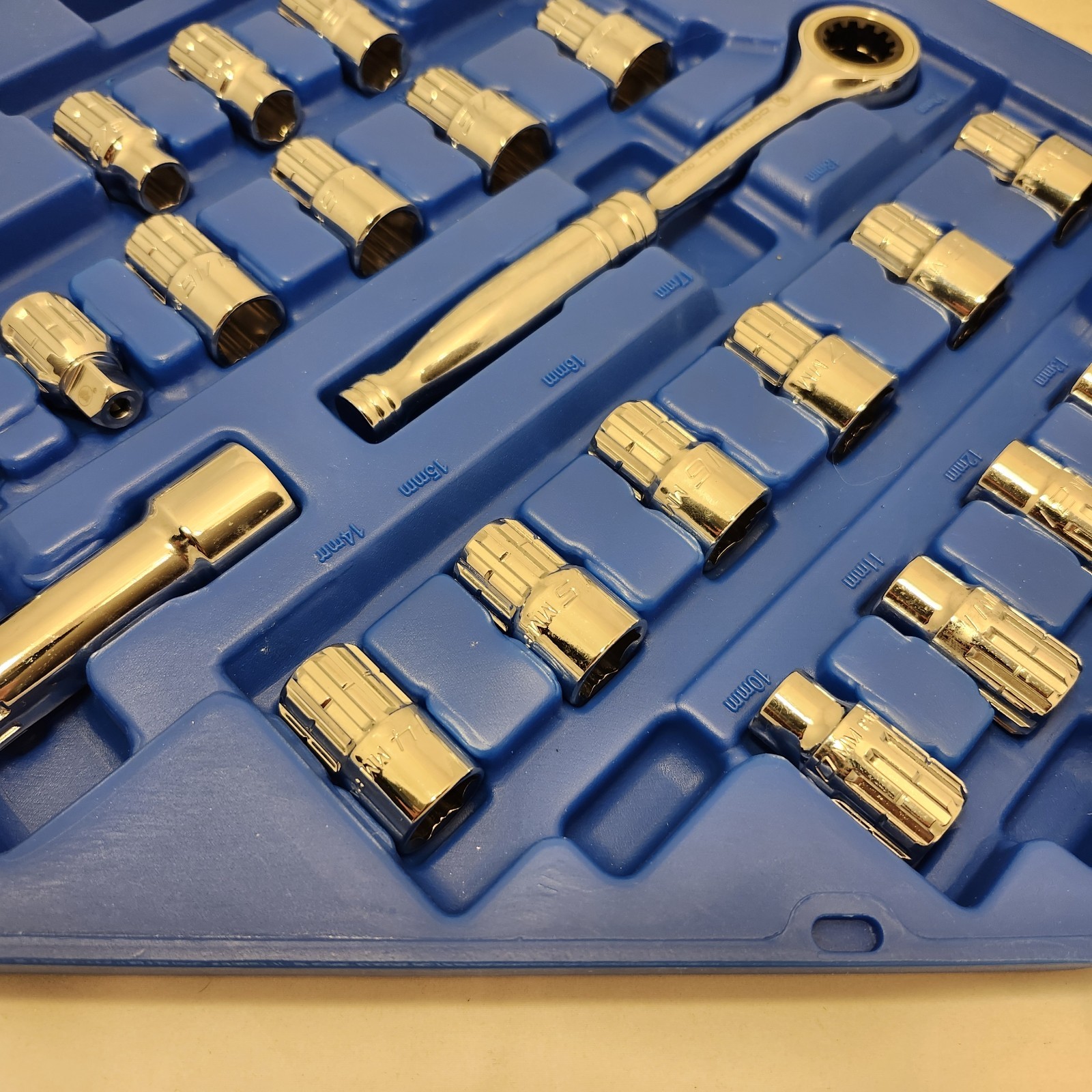 Cornwell CRW-21GTS 21PC. Go Thru Socket Set SAE & METRIC Hardly Used