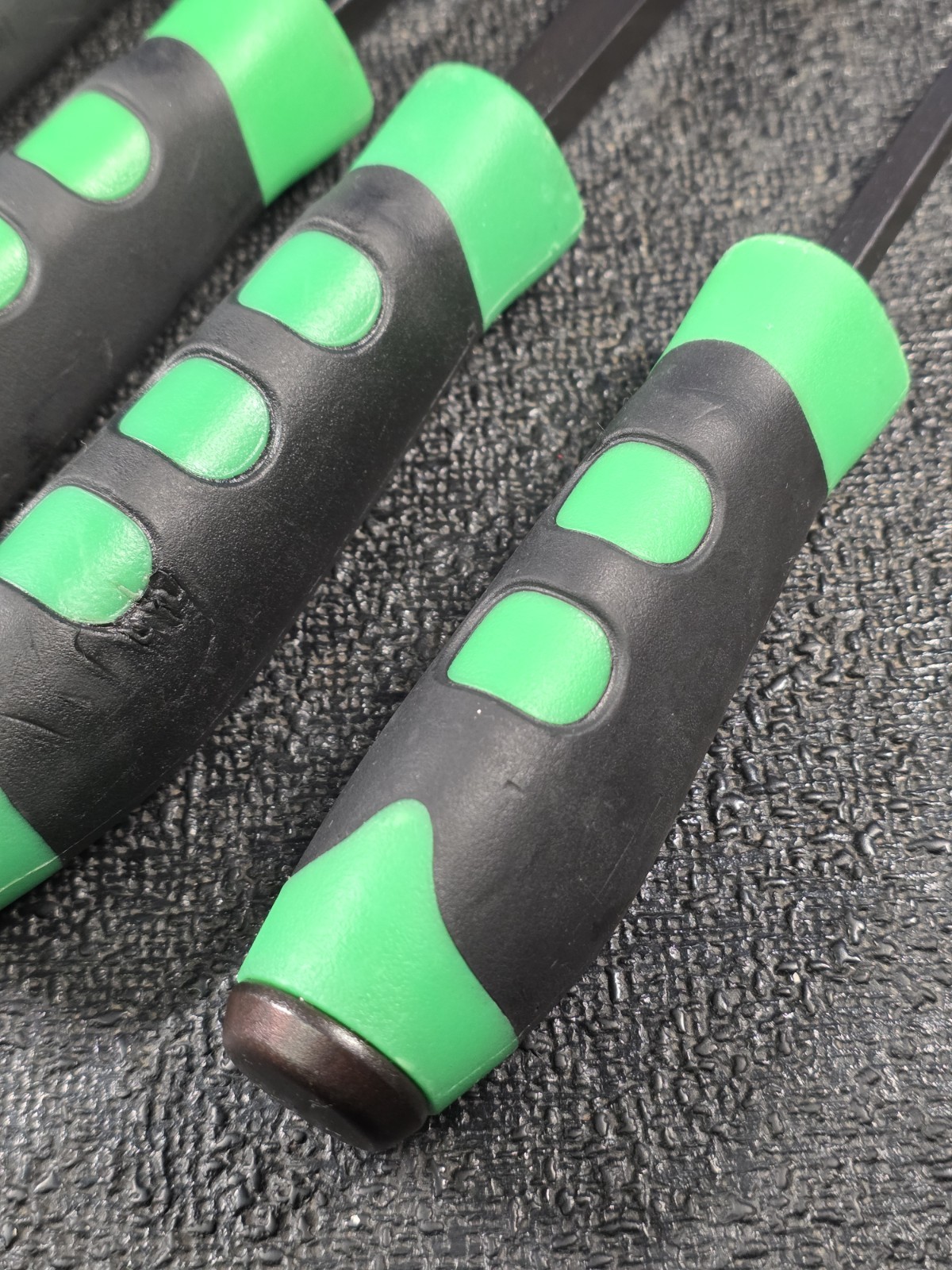 Matco Tools PBSG4C 4-Piece Green Curved Tip Prybar Set 8» 12» 17» 25″