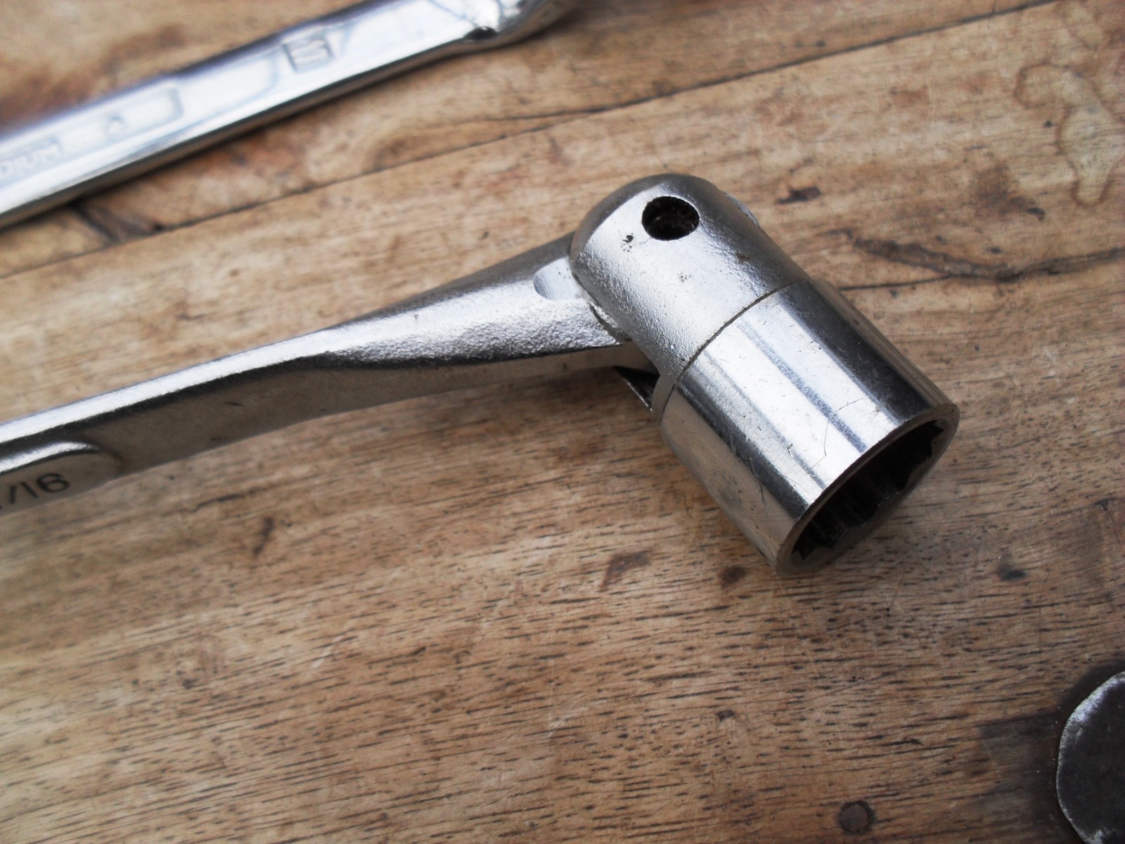 asahi 11/16 AF swivel socket and open ended spanner + draper expert 17mm combi