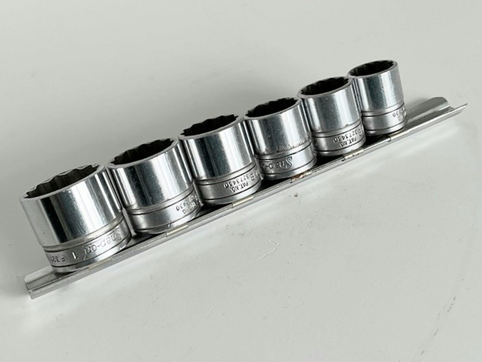 SNAP-ON TOOLS 6-piece 12 Point 3/8″ Drive SAE Sockets on Rail 5/8″ to 1″ Sizes