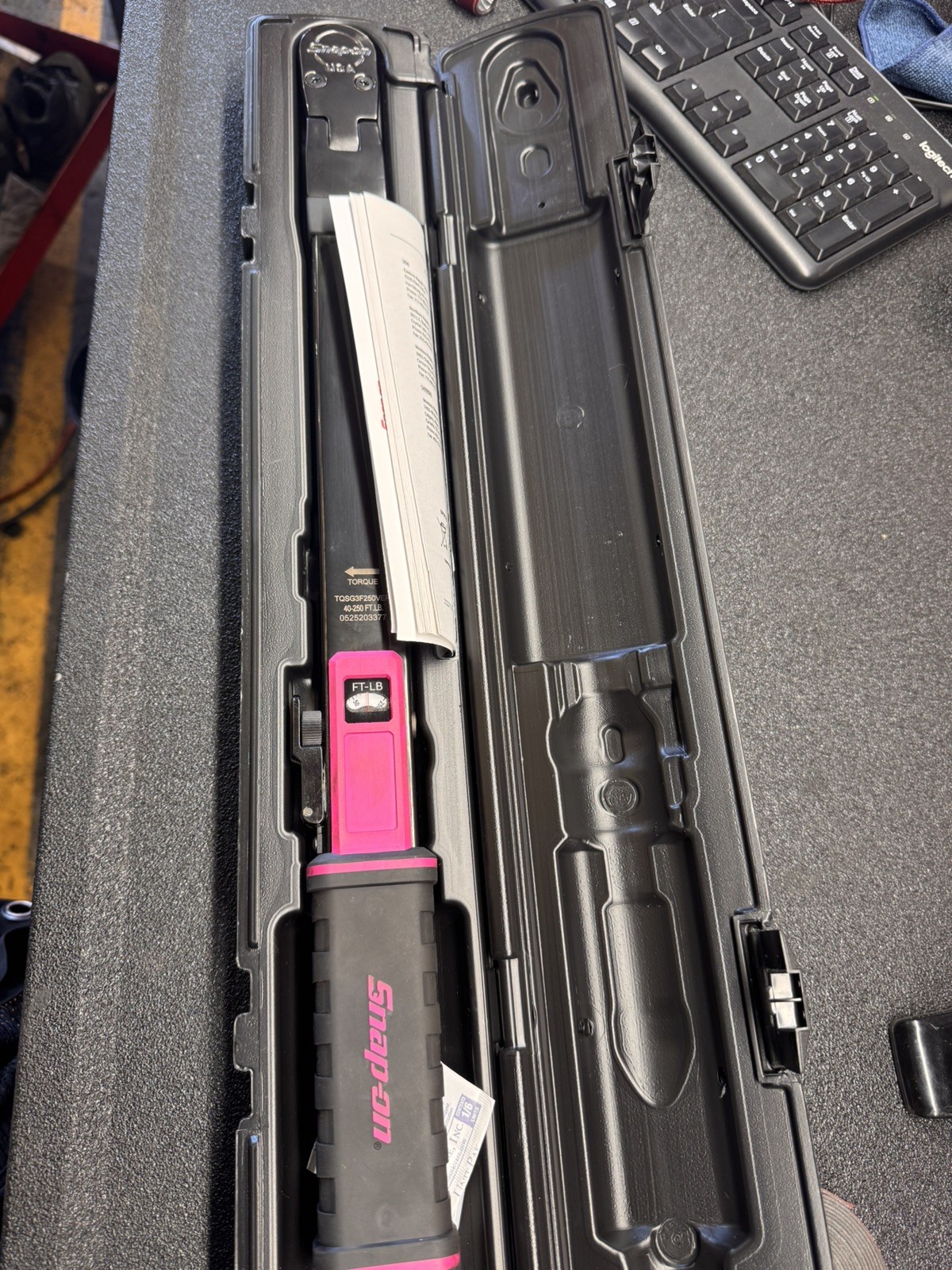 Snap-on Tools ELECTRIC PINK 1/2″ Drive Click-Type Torque Wrench TQSG3F250VEP